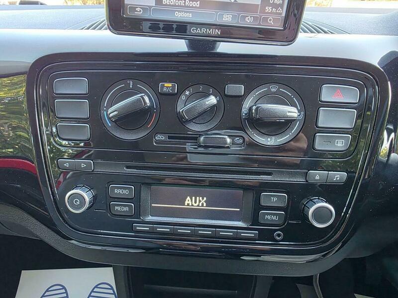 Volkswagen Up! view 41