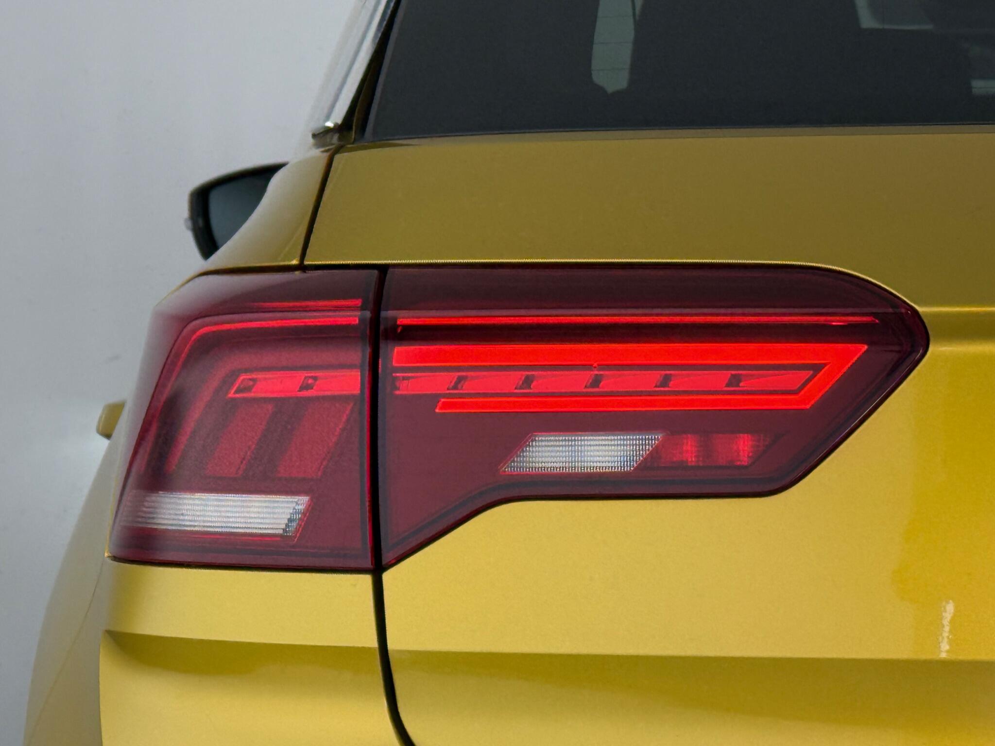 Volkswagen T-Roc view 8