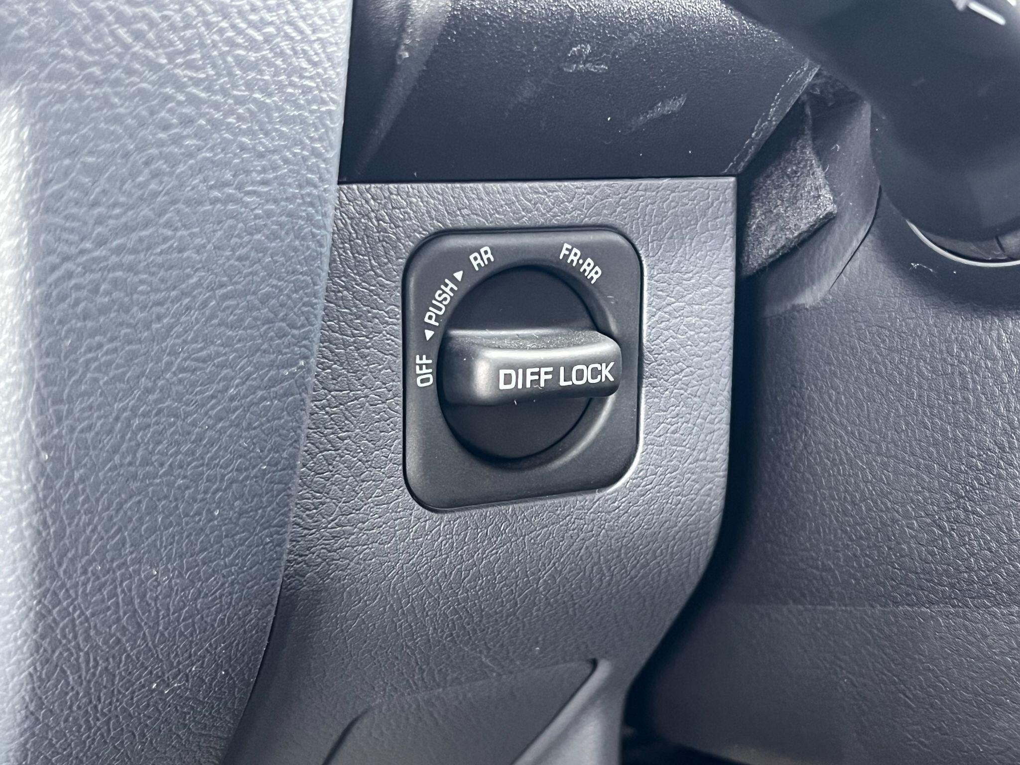 Toyota Land Cruiser view 35