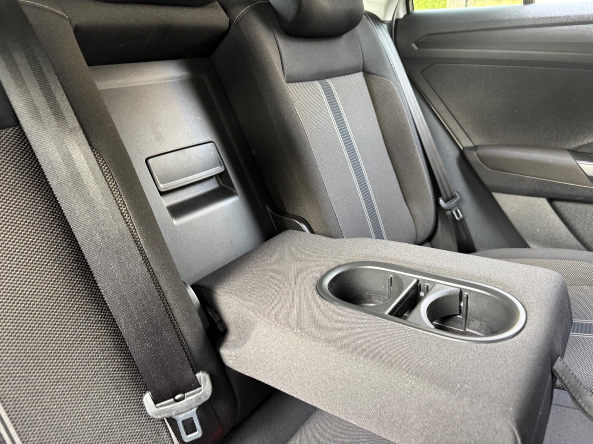 Volkswagen T-Roc view 33