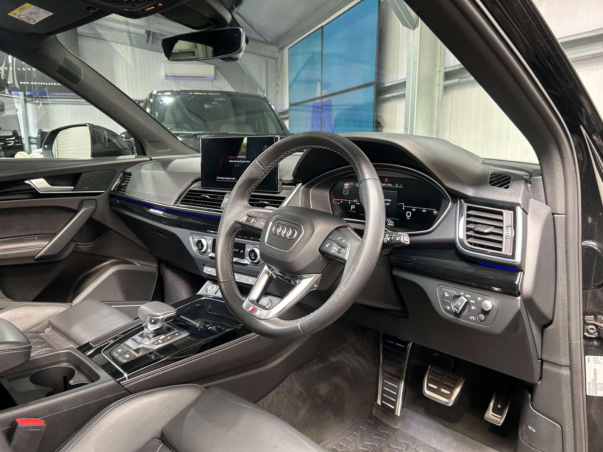 Audi Q5 view 21