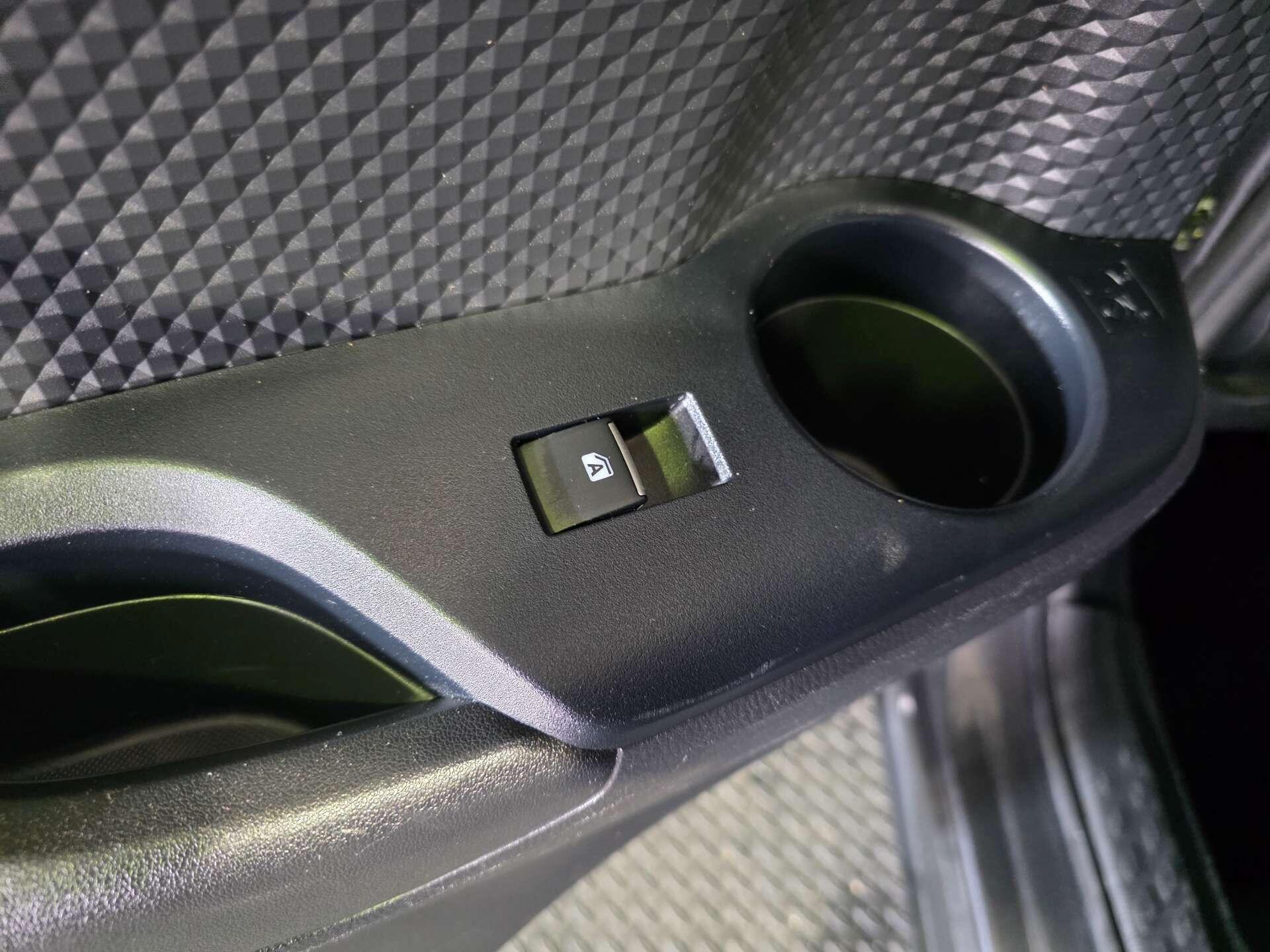 Toyota C-HR view 42