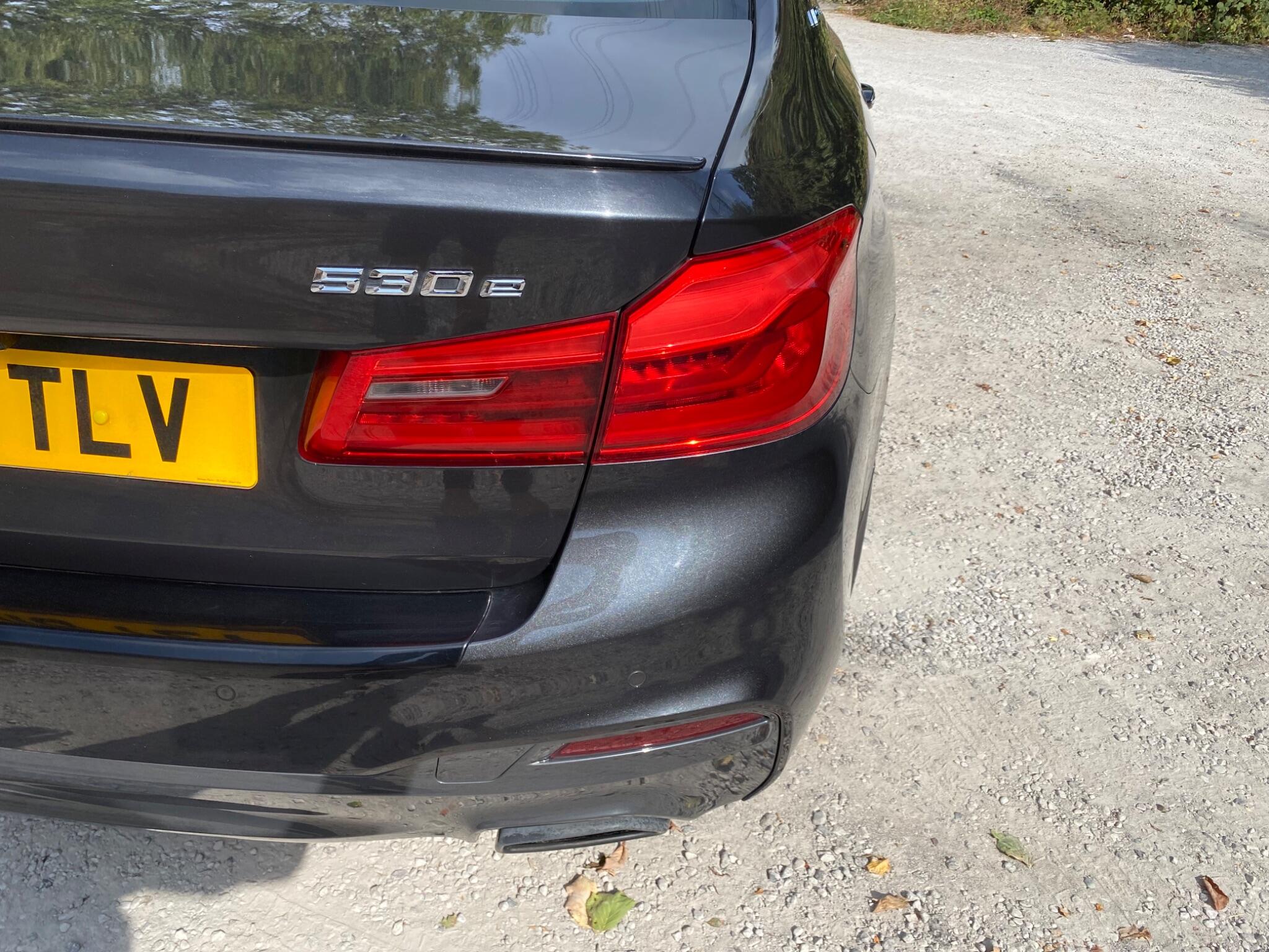 BMW 5 Series view 9