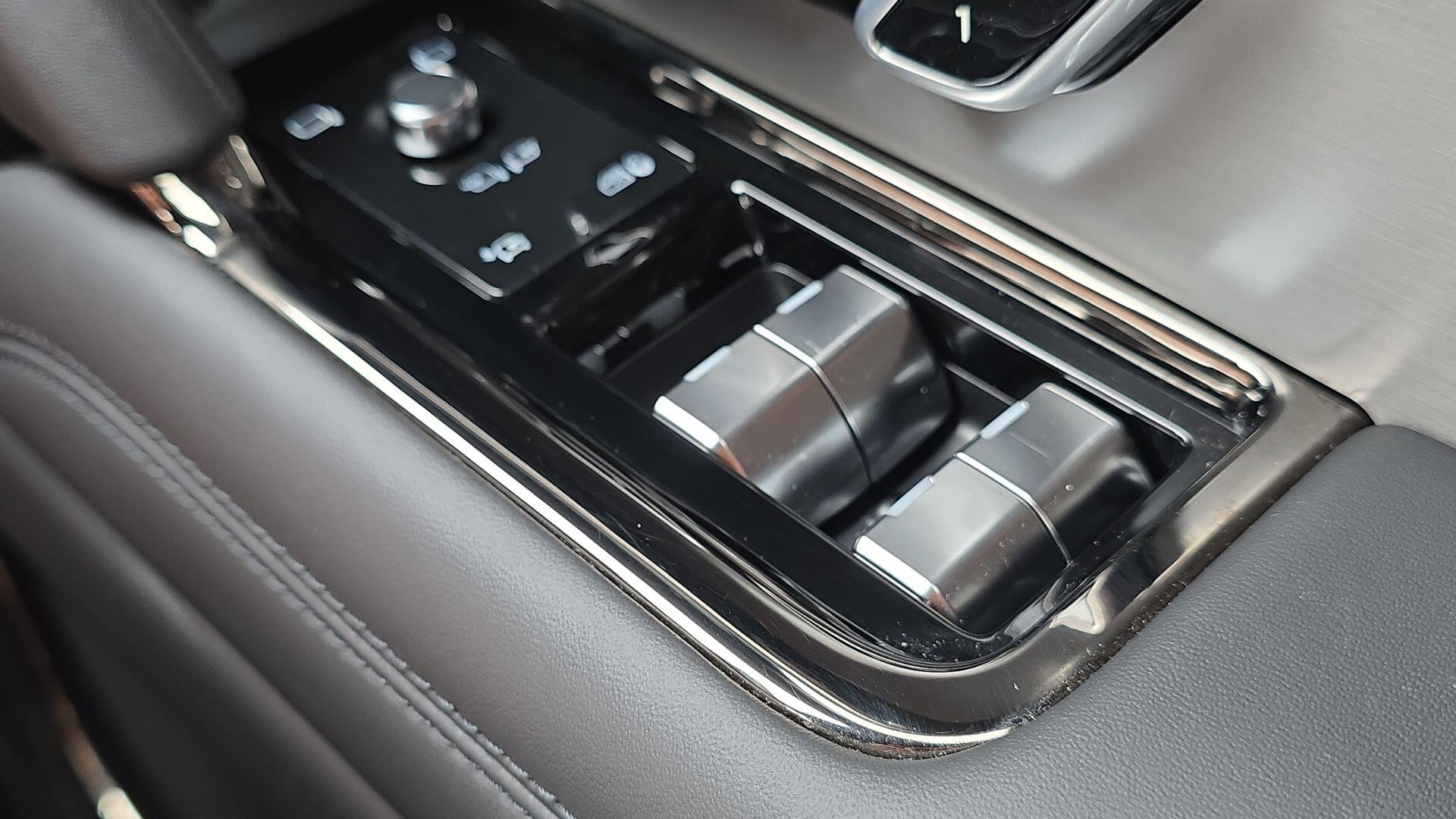 Land Rover Range Rover Sport view 28