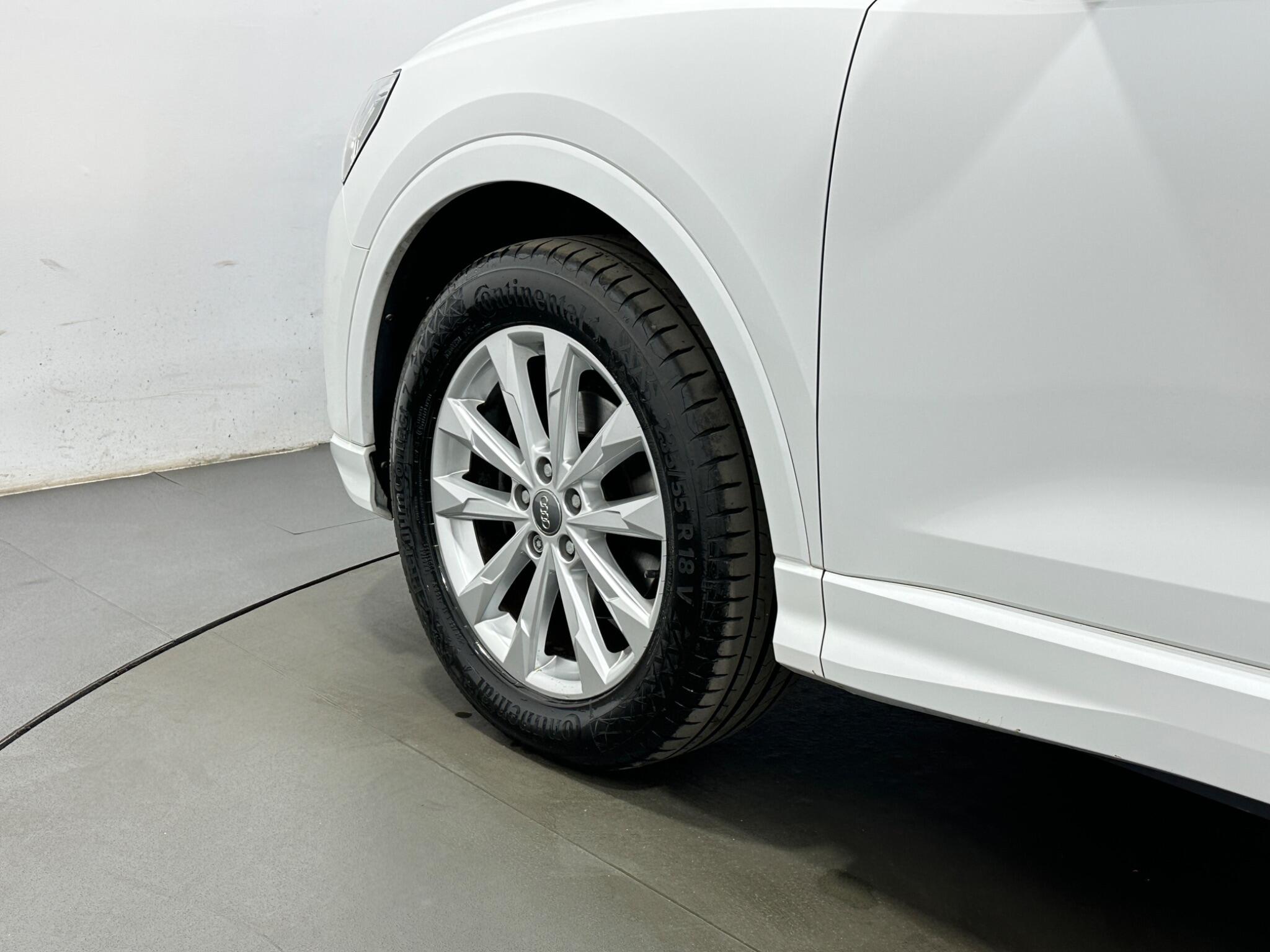 Audi Q3 view 50