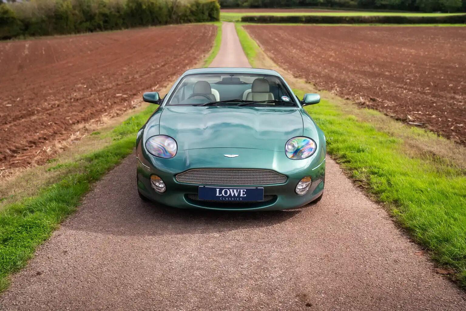 Aston Martin DB7 view 8