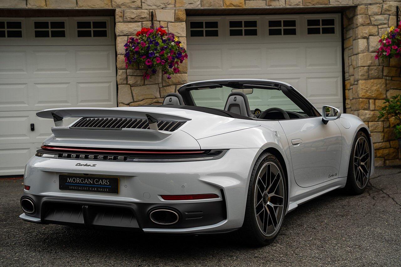 Porsche 911 view 18