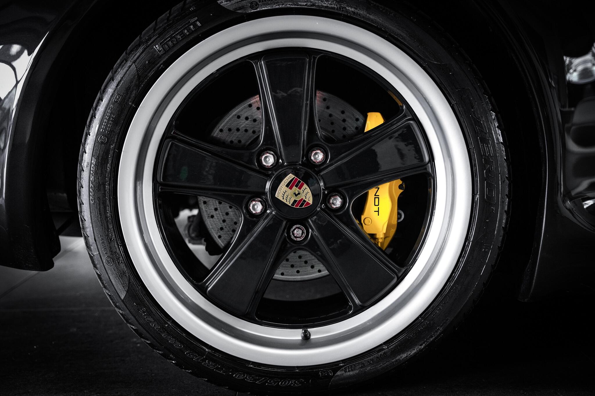 Porsche 911 view 29