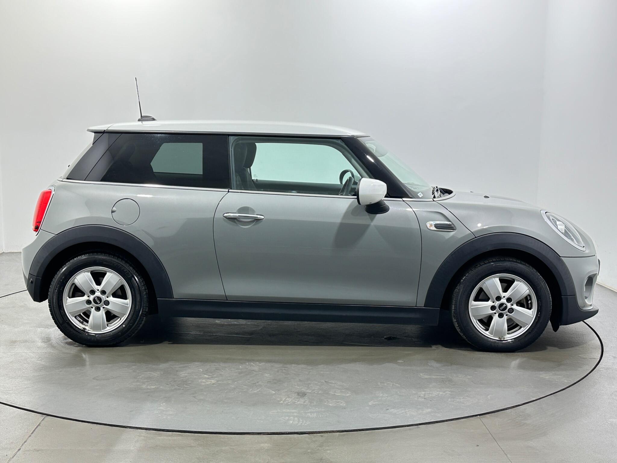 Mini Hatch view 9