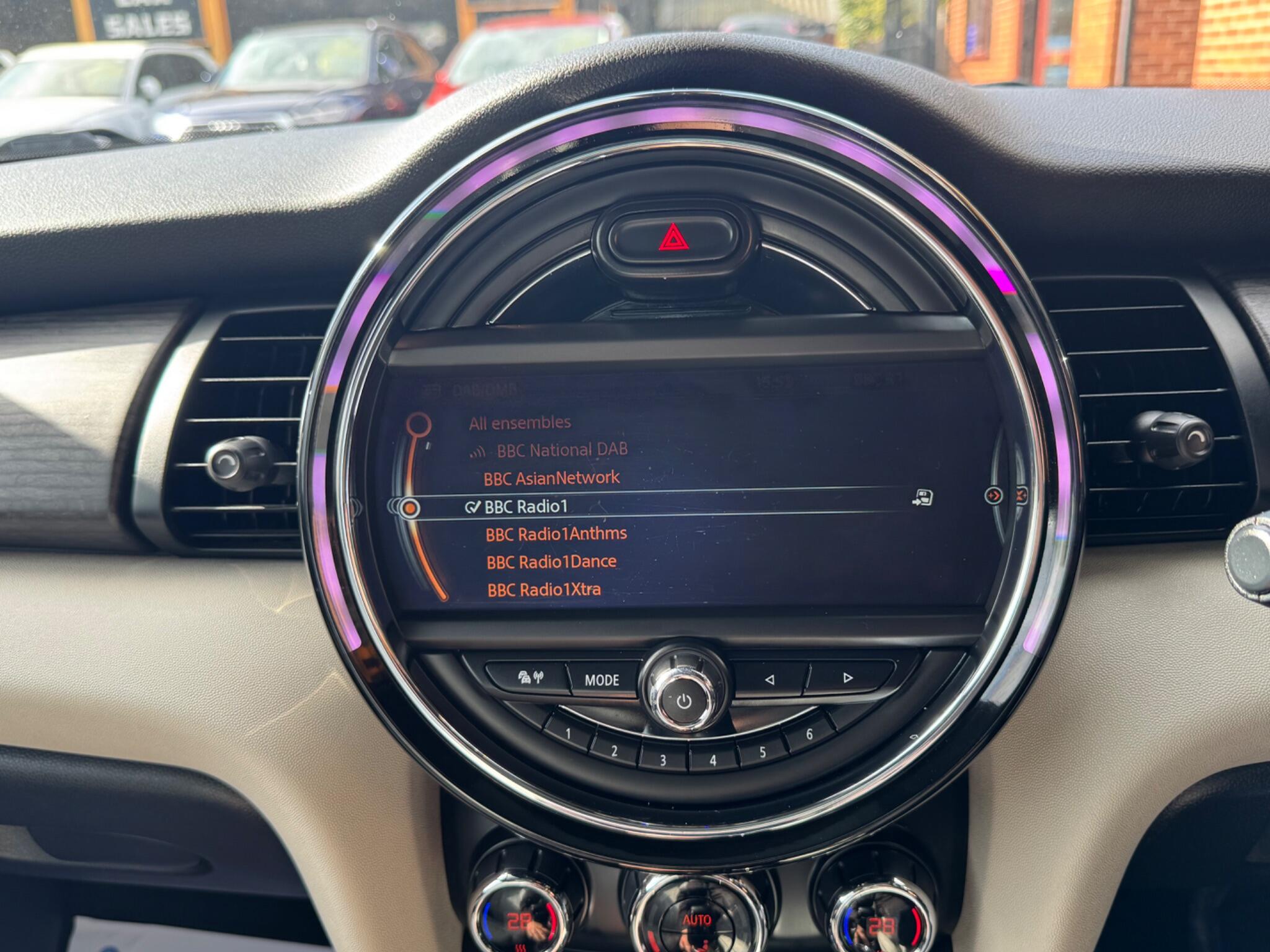Mini Hatch view 28
