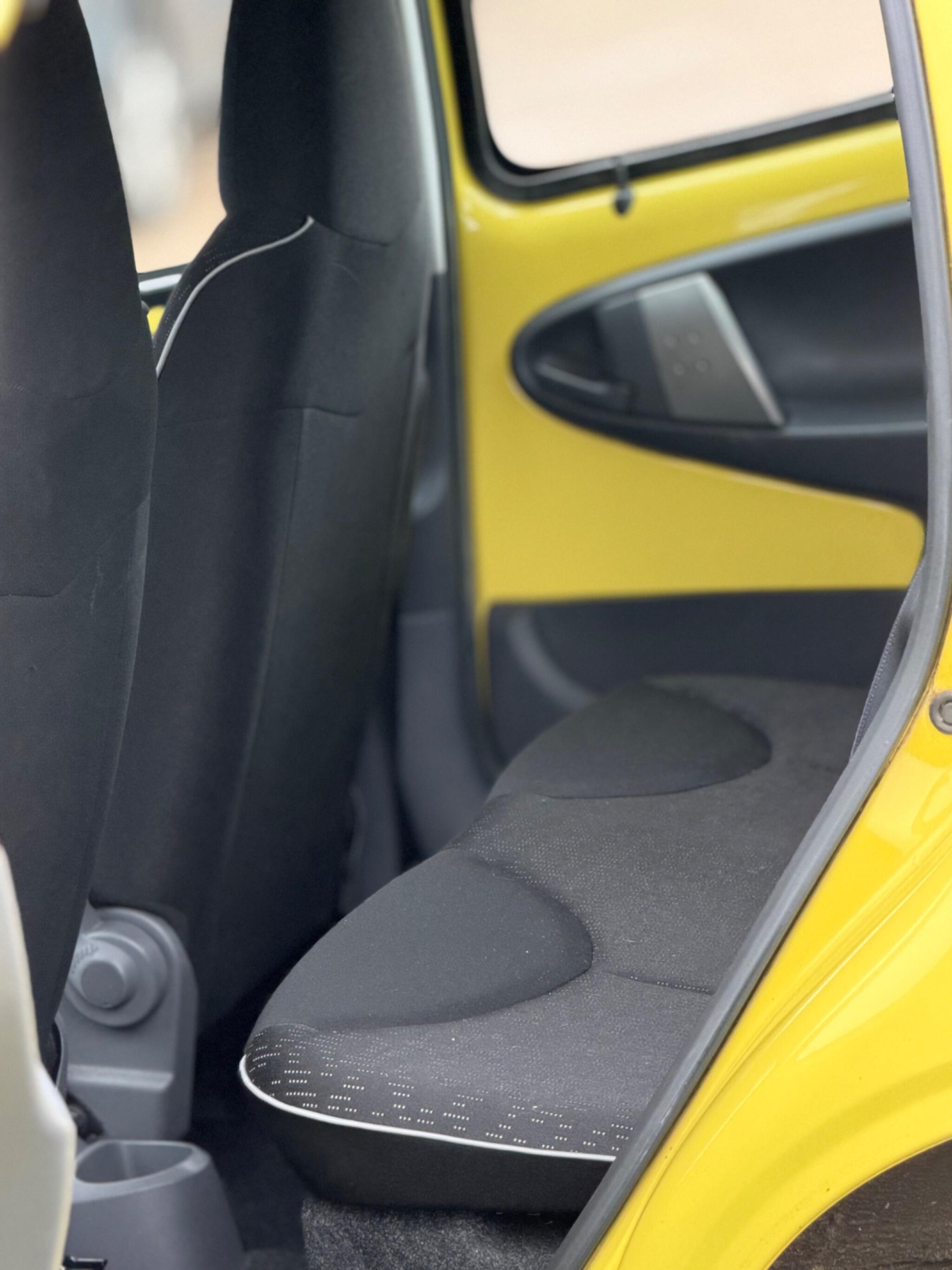 2010 Peugeot 107 1.0 12V Urban Euro 4 5dr image 23