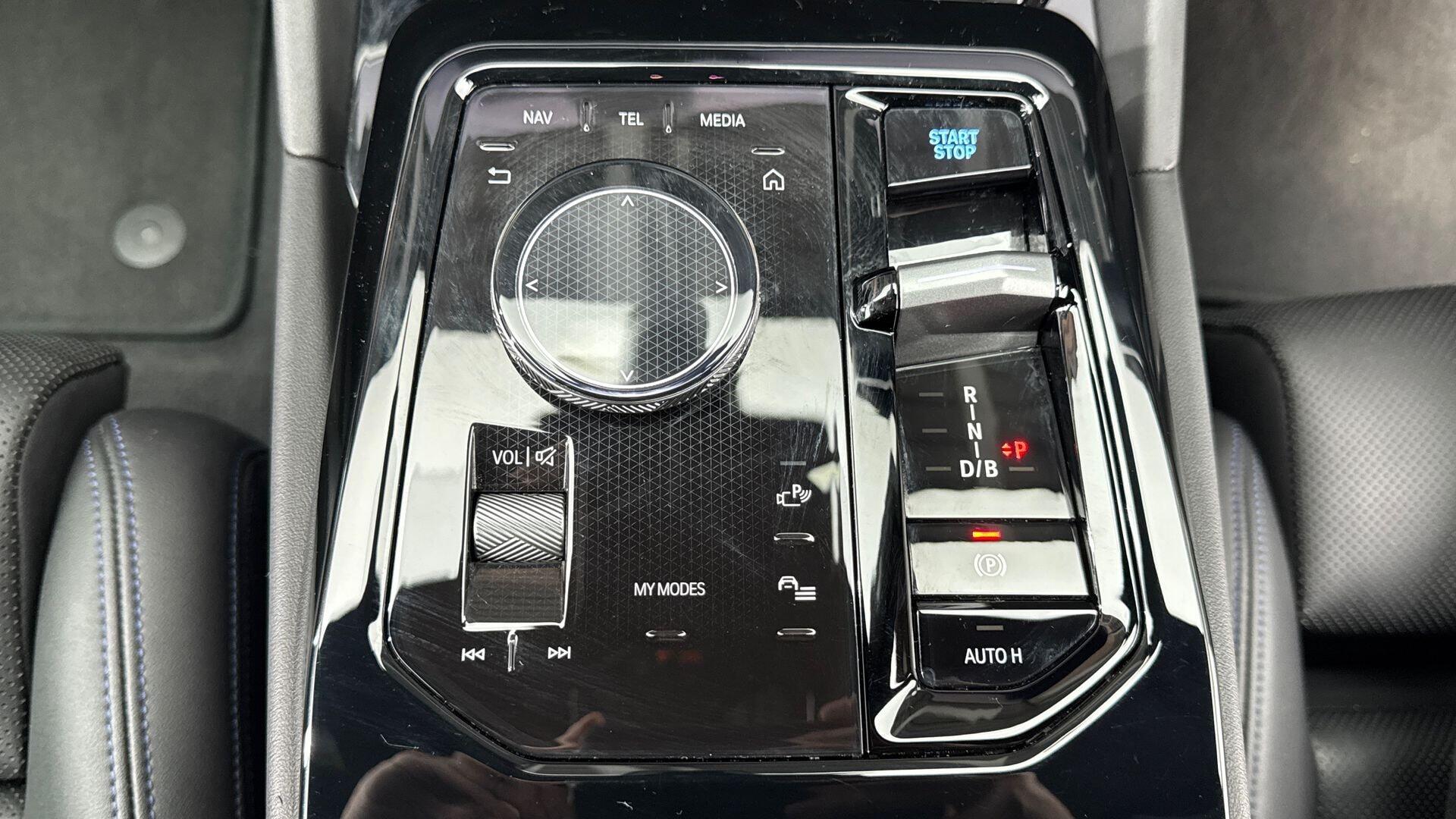 BMW i5 view 20