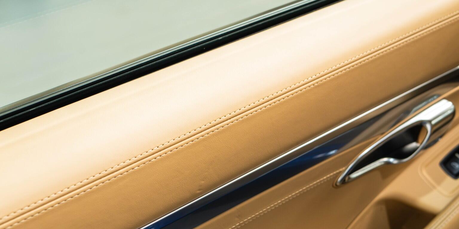 Porsche 911 view 30