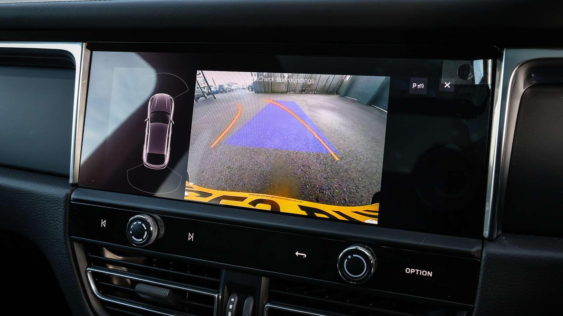Porsche Macan view 20