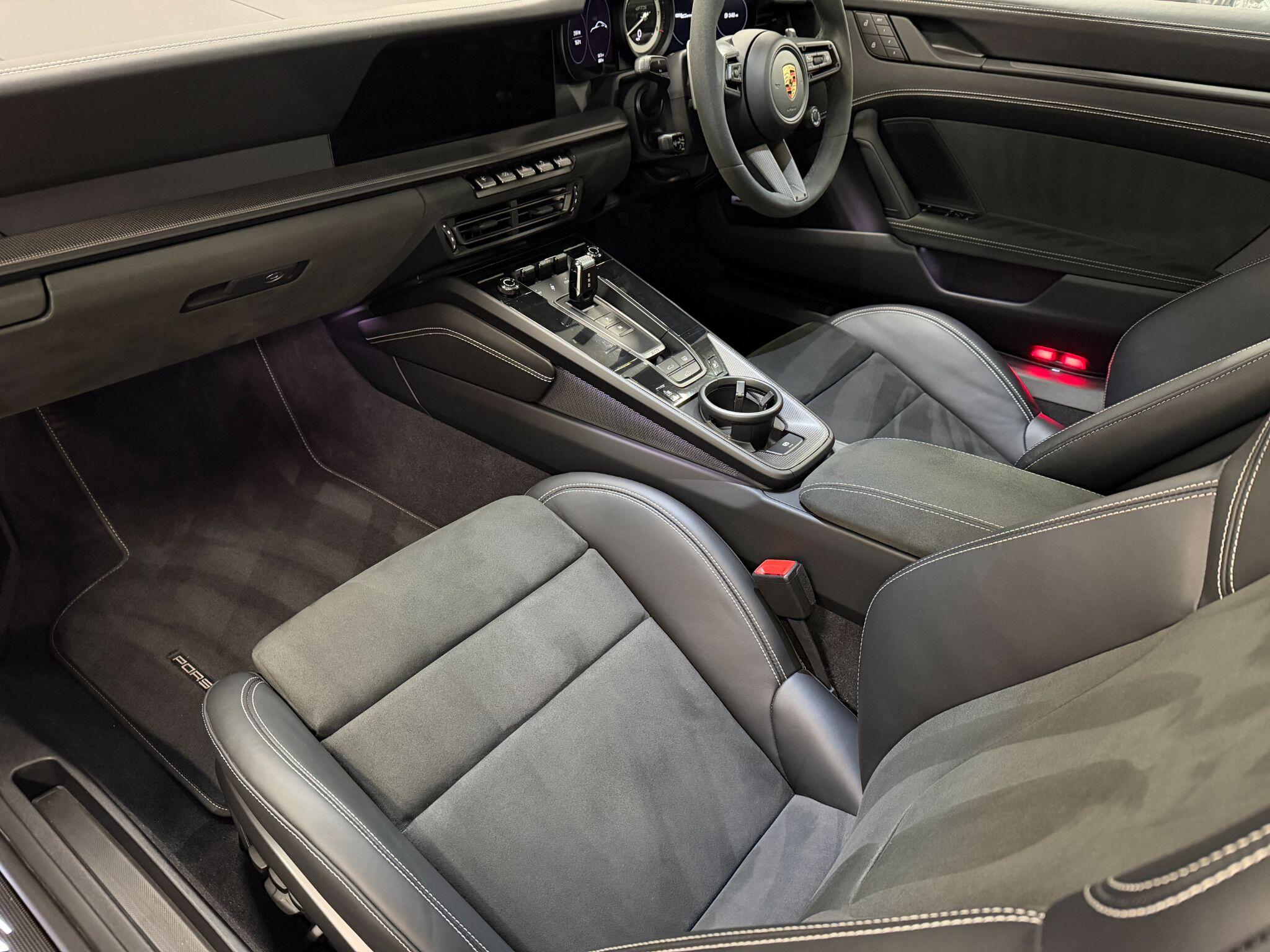 Porsche 911 view 37