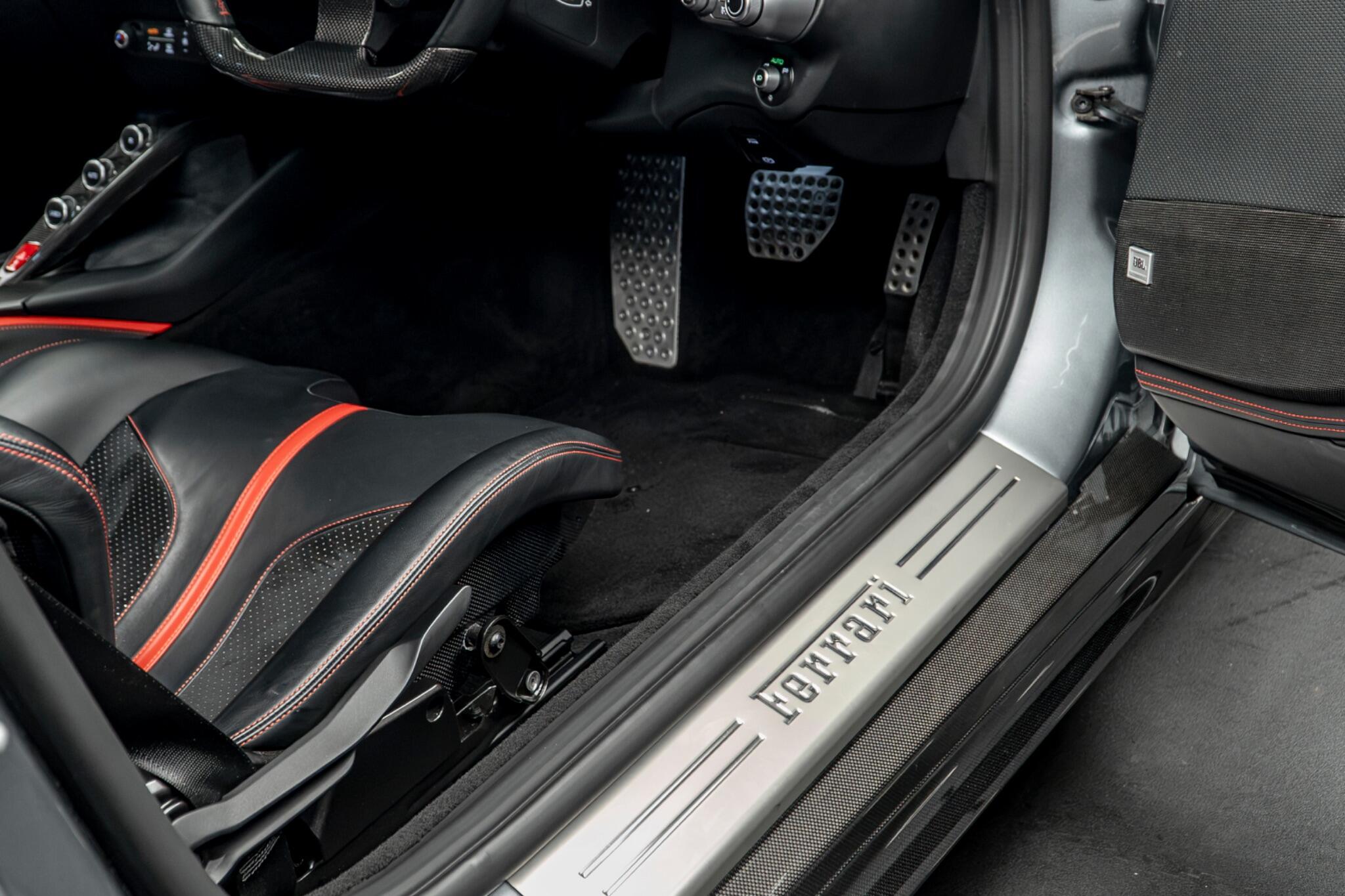 Ferrari 812 view 28