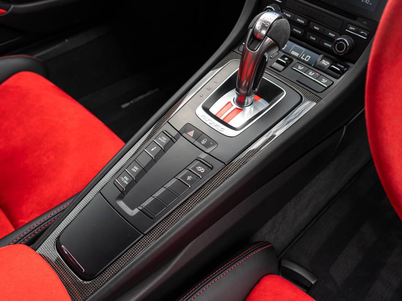 Porsche 911 view 39