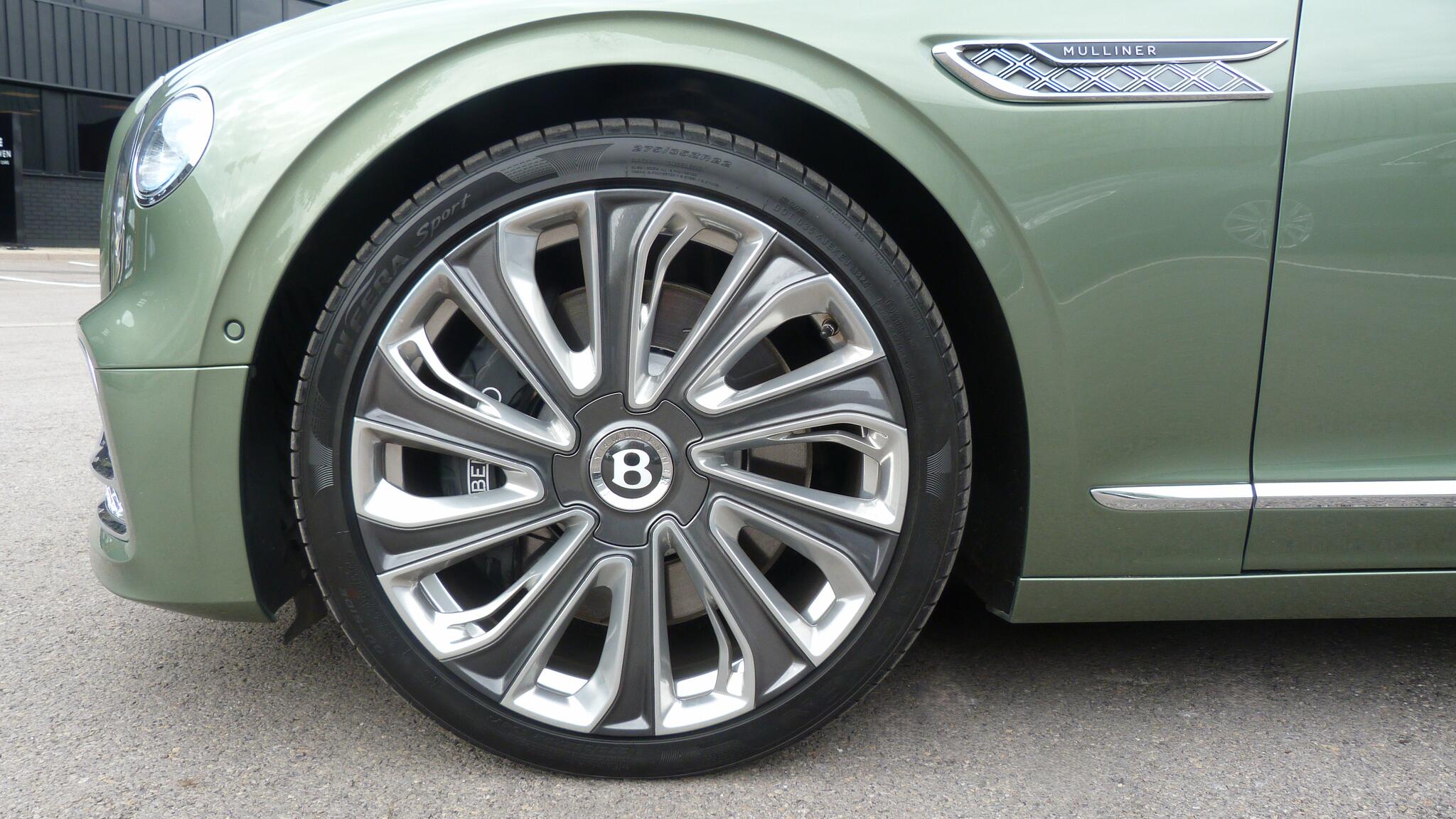 Bentley Flying Spur view 4