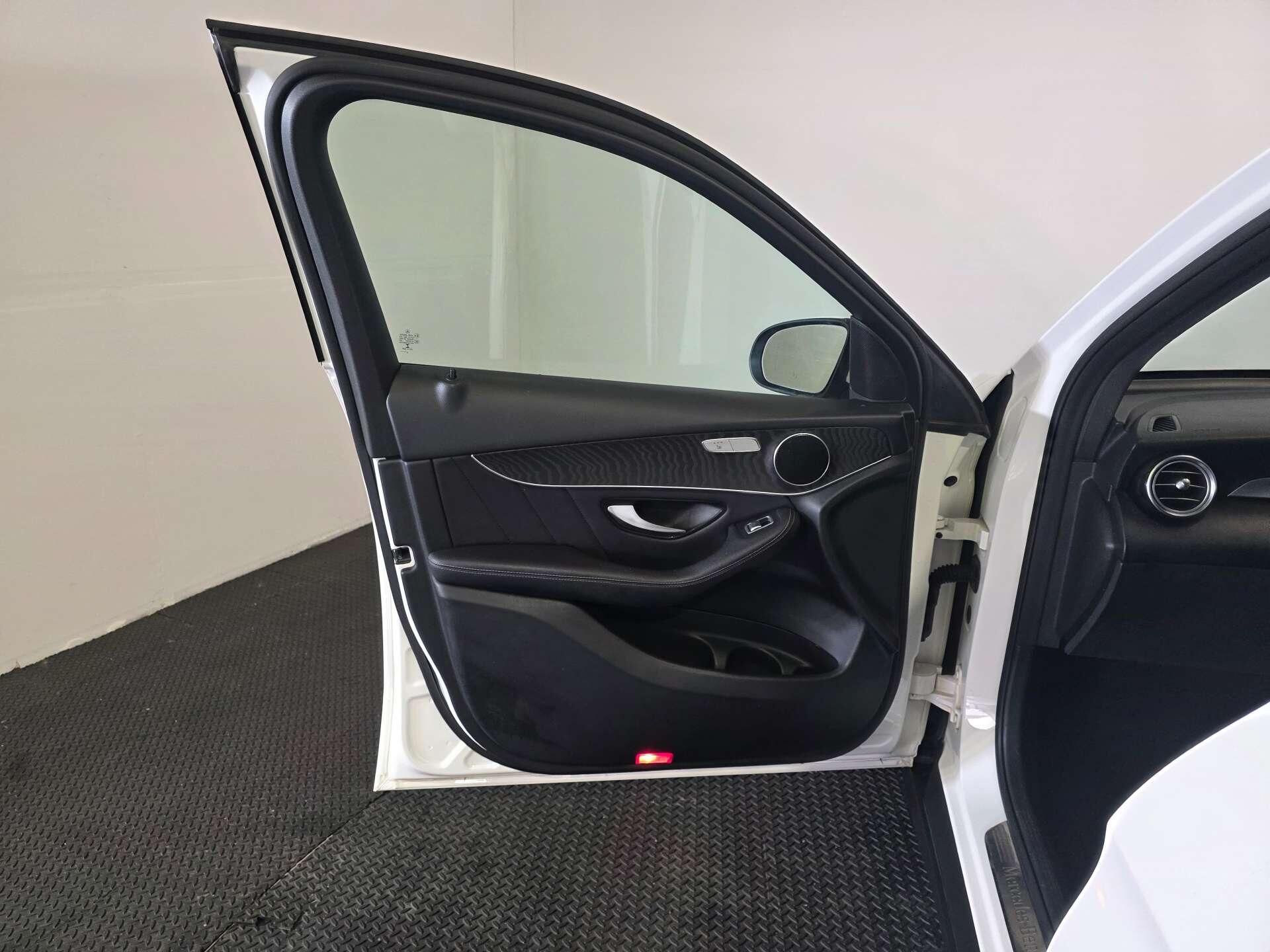 Mercedes-Benz GLC view 52