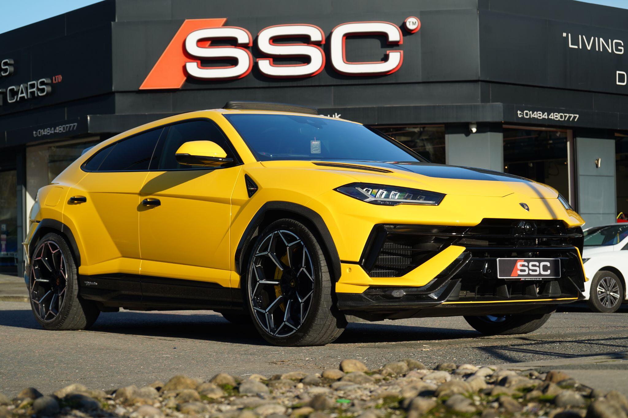 Lamborghini Urus view 4