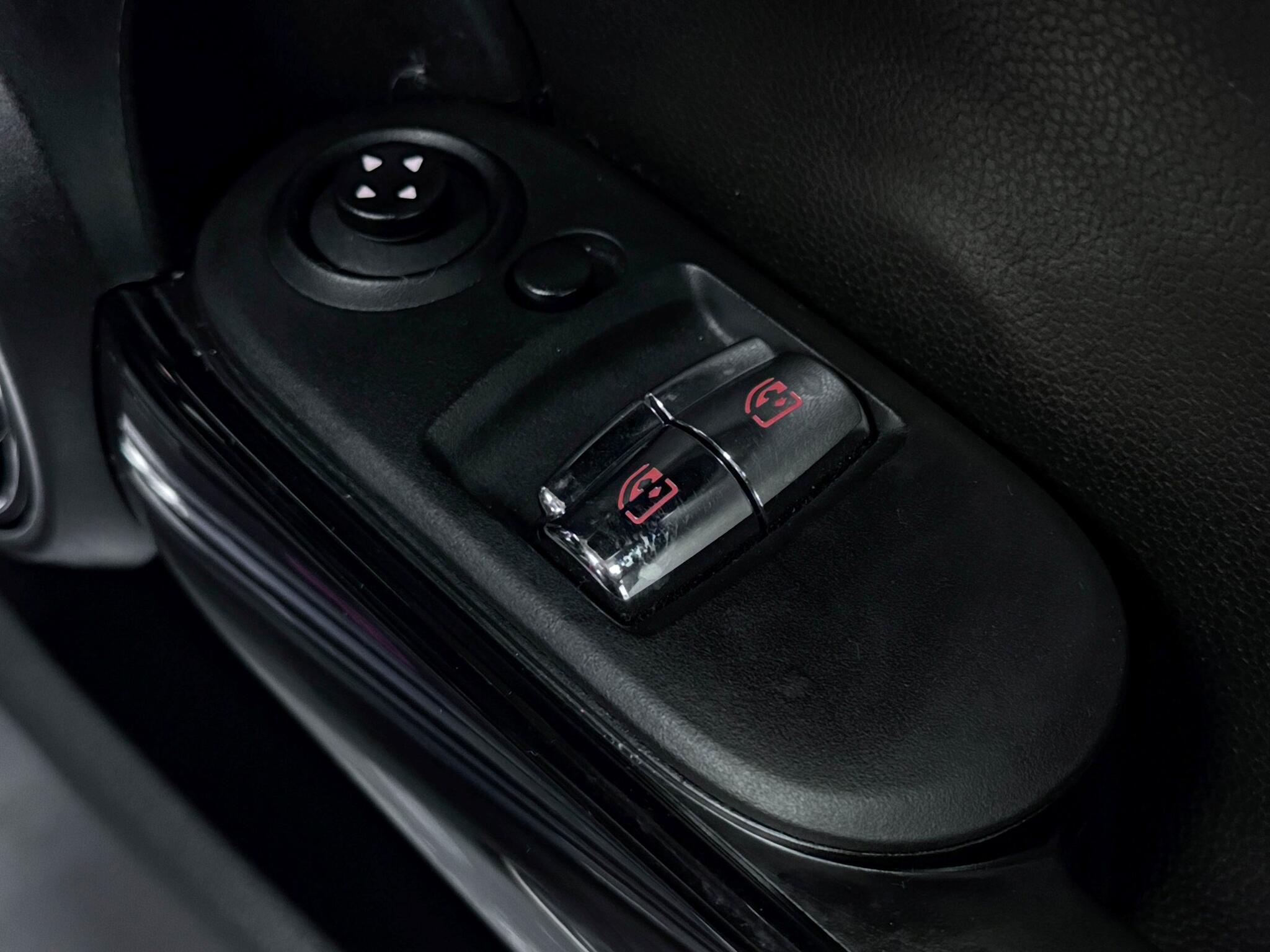 Mini Hatch view 16