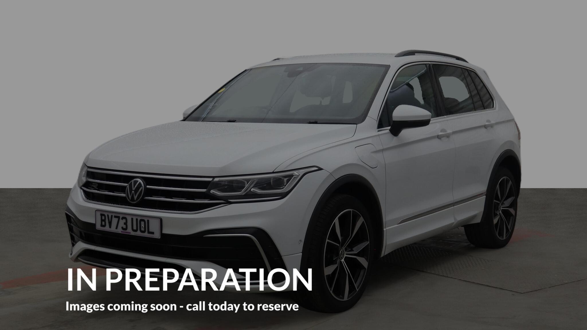 Volkswagen Tiguan view 2