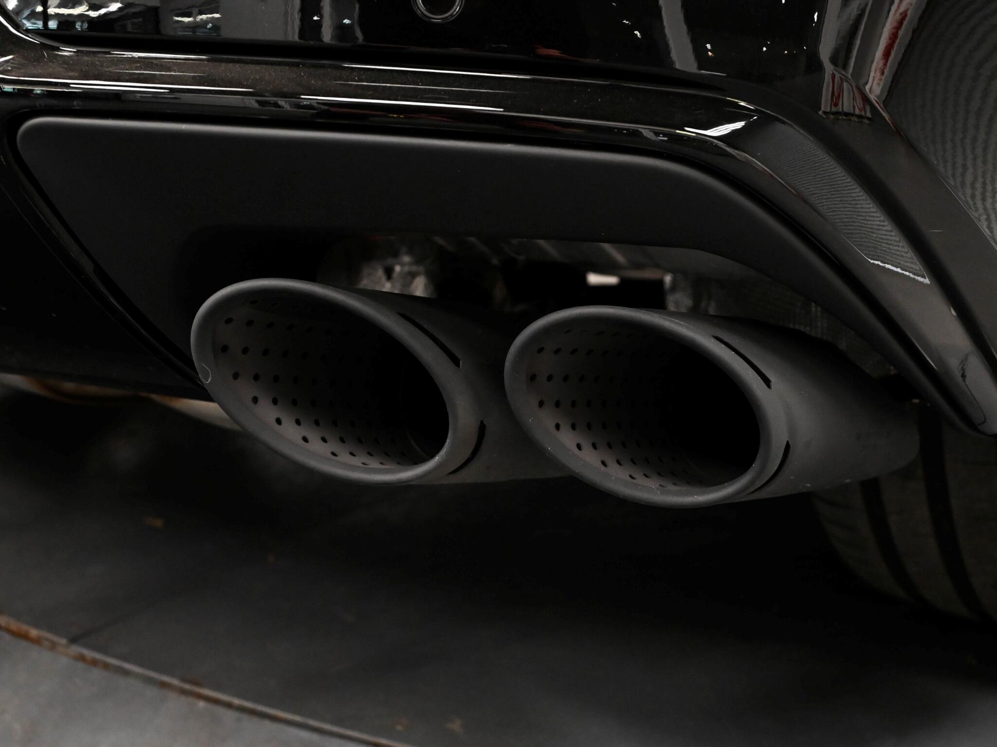 Lamborghini Urus view 32