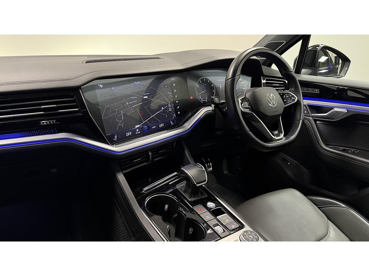 Volkswagen Touareg view 16