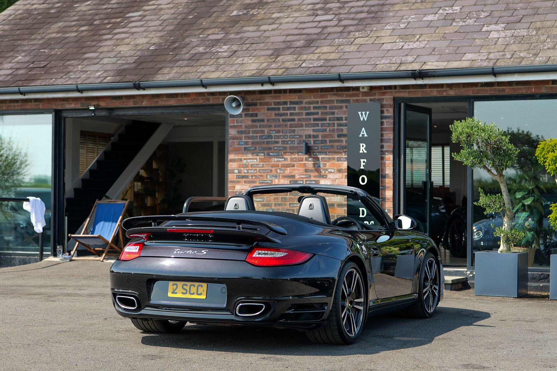 Porsche 911 view 5