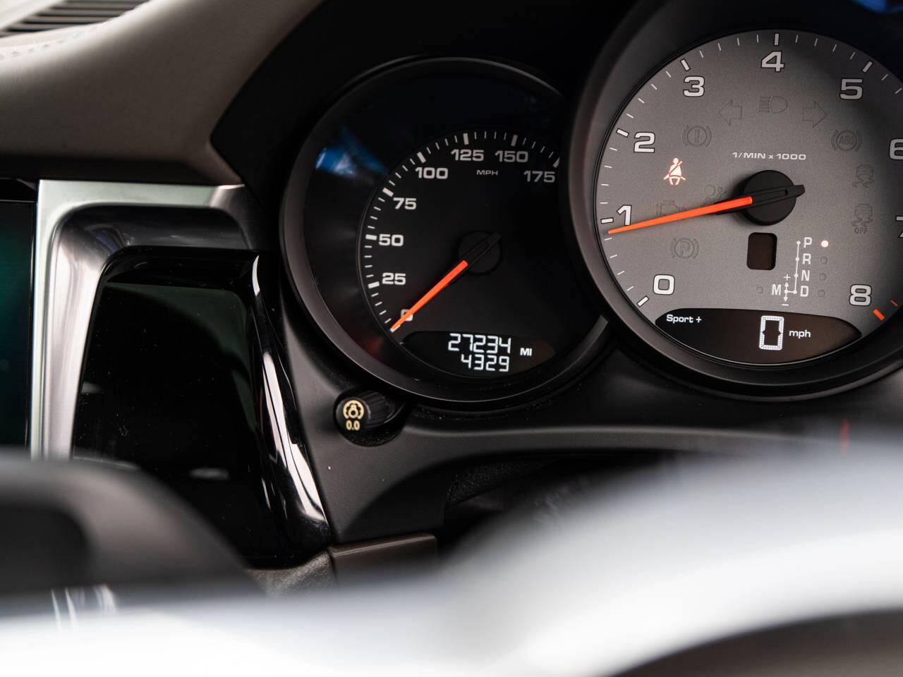 Porsche Macan view 33