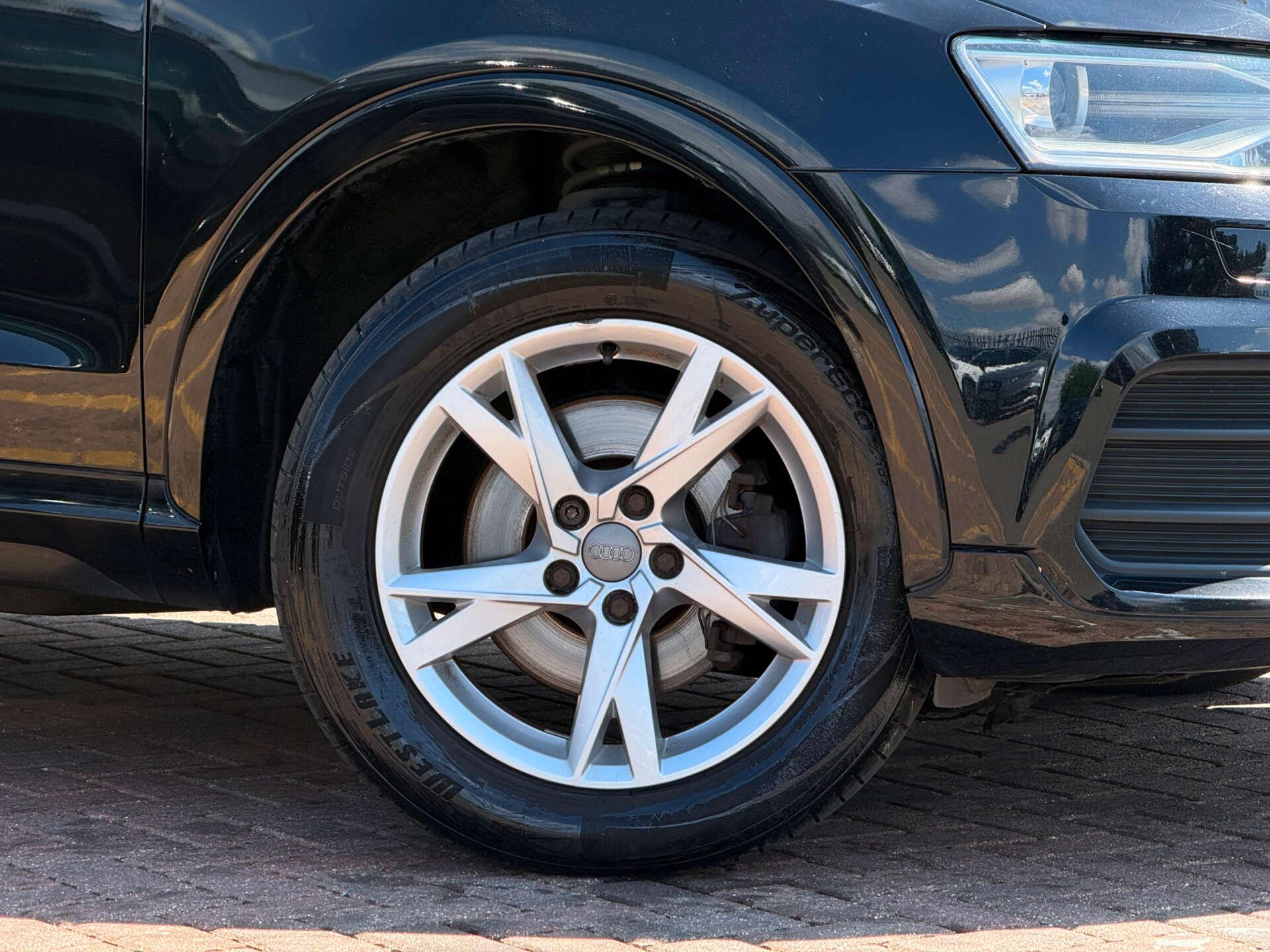 Audi Q3 view 17