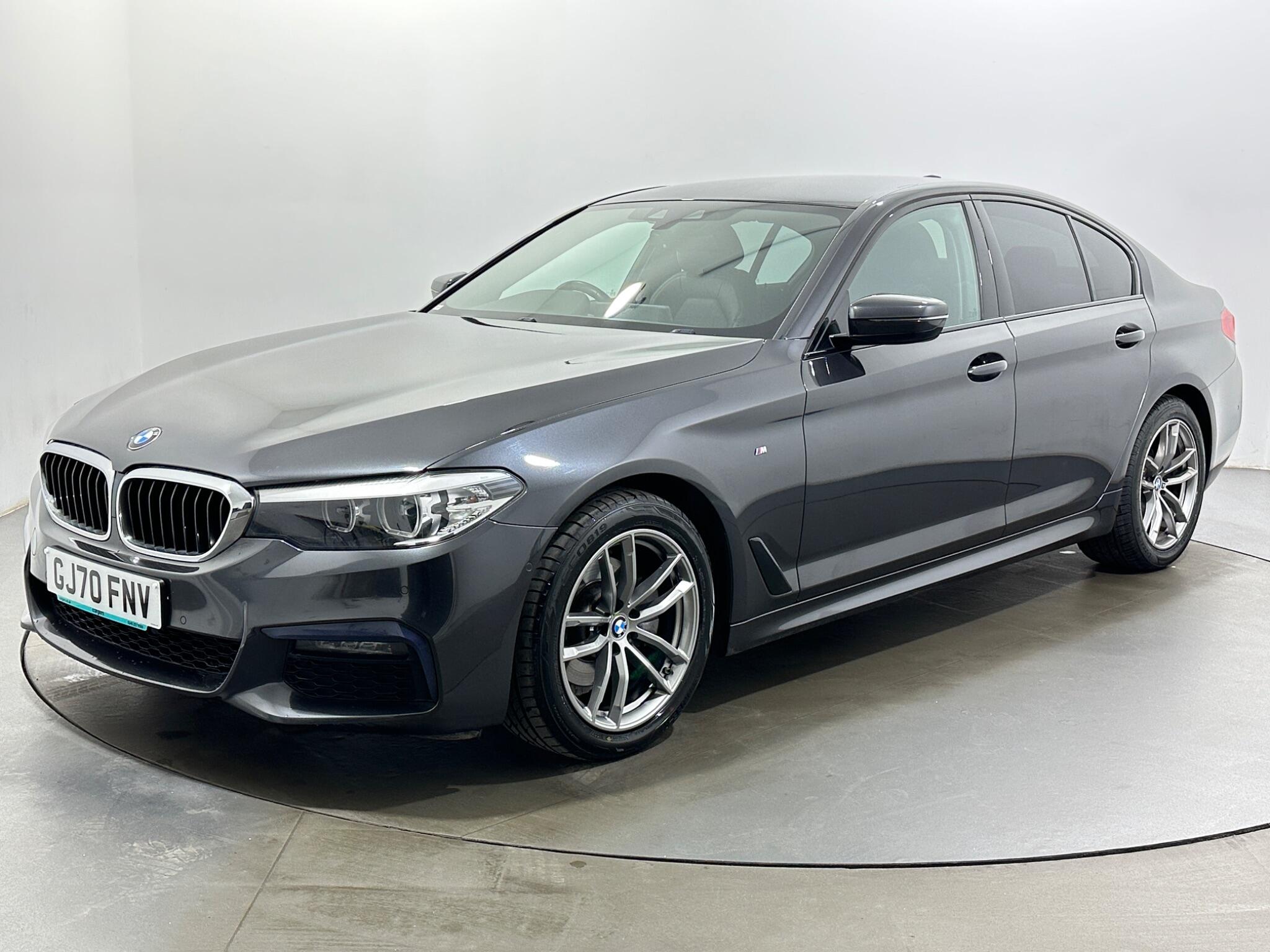BMW 5 Series view 4