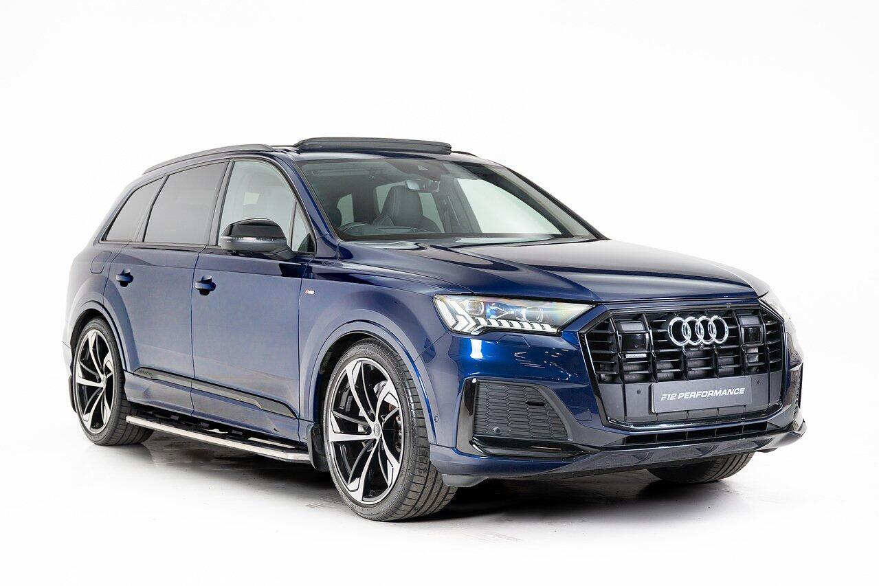 Audi Q7 view 5