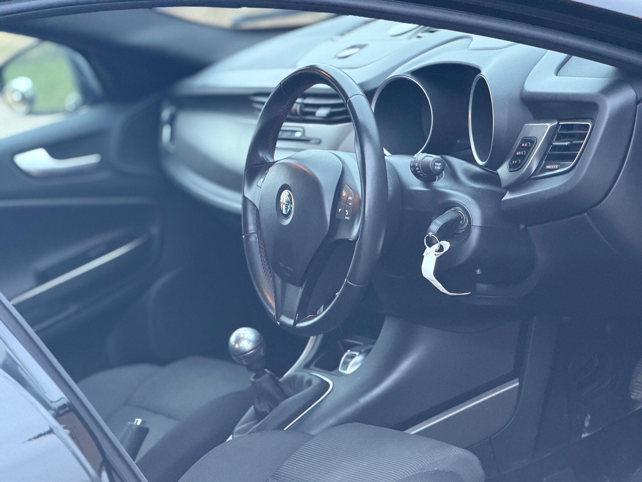 2013 Alfa Romeo Giulietta 1.6 JTDM-2 Collezione Euro 5 (s/s) 5dr image 18