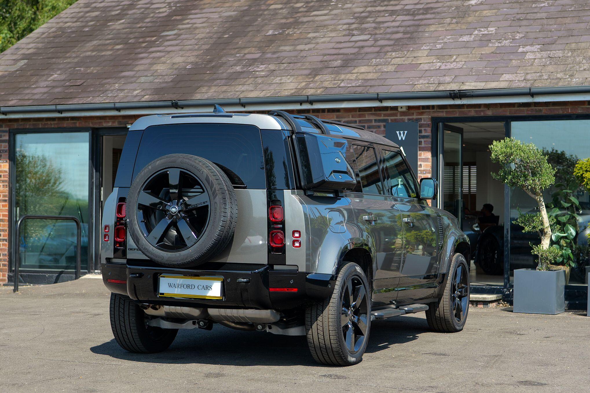 Land Rover Defender 110 view 4