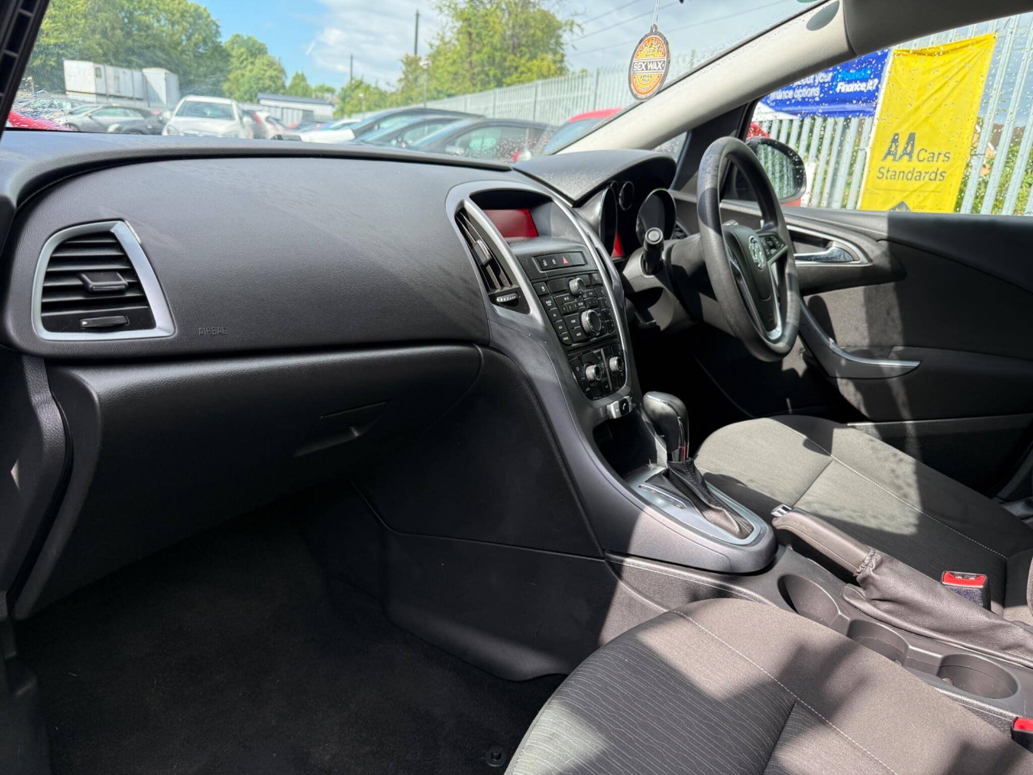 2014 Vauxhall Astra image 22