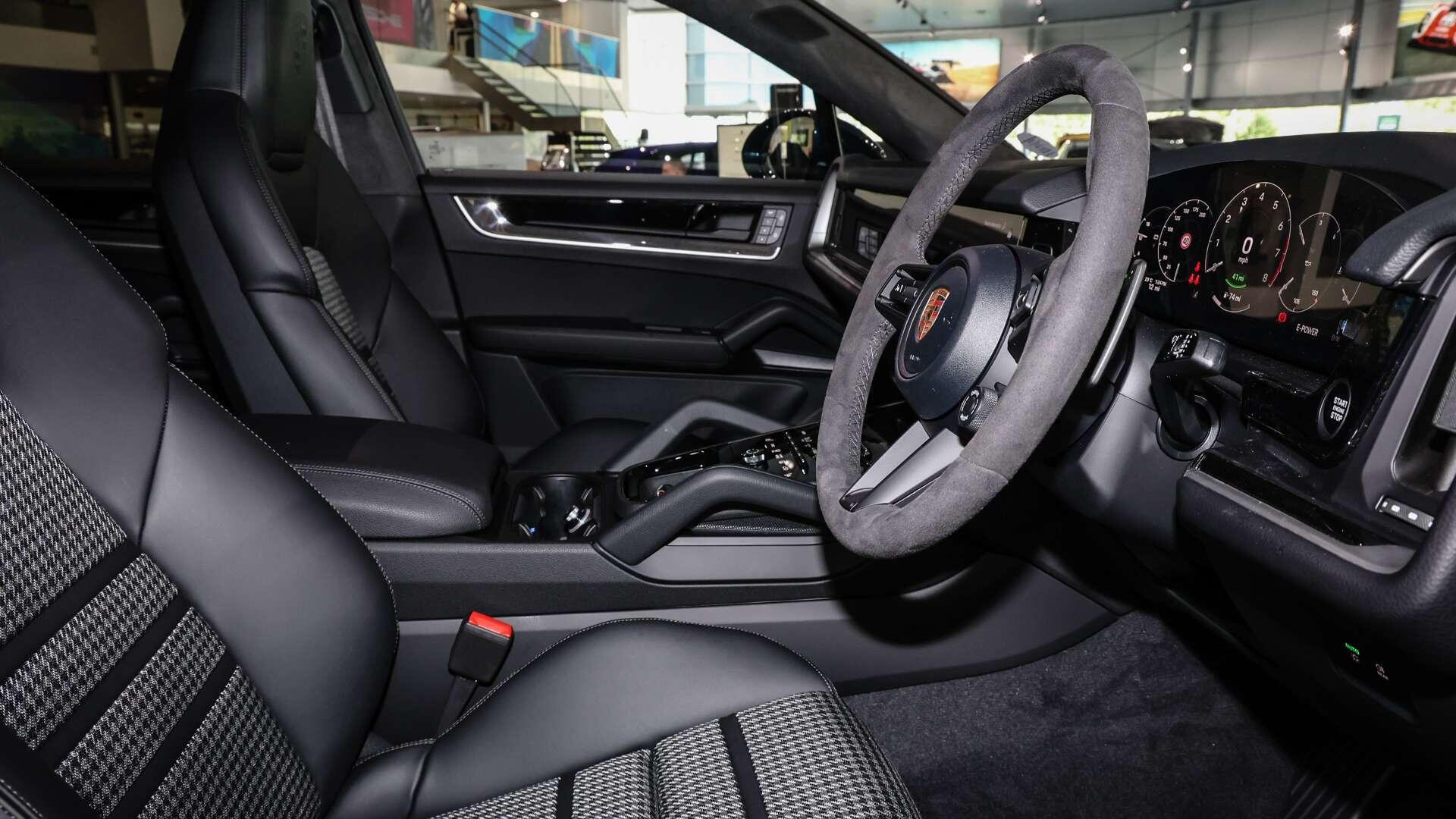 Porsche Cayenne view 31