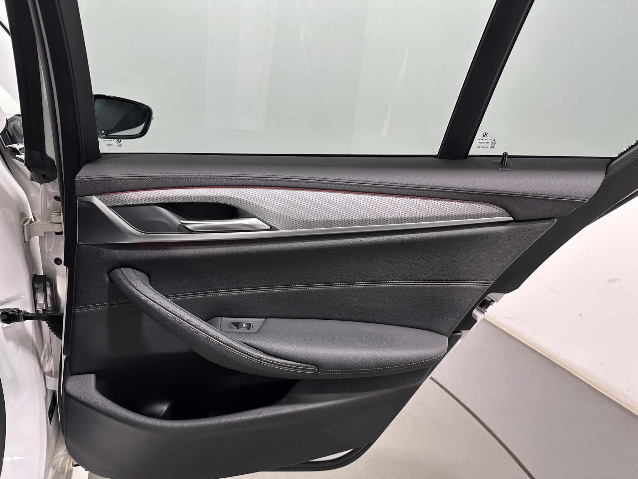 BMW 5 Series view 44