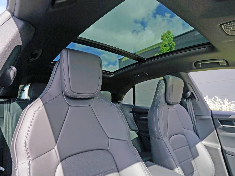 Porsche Macan view 9