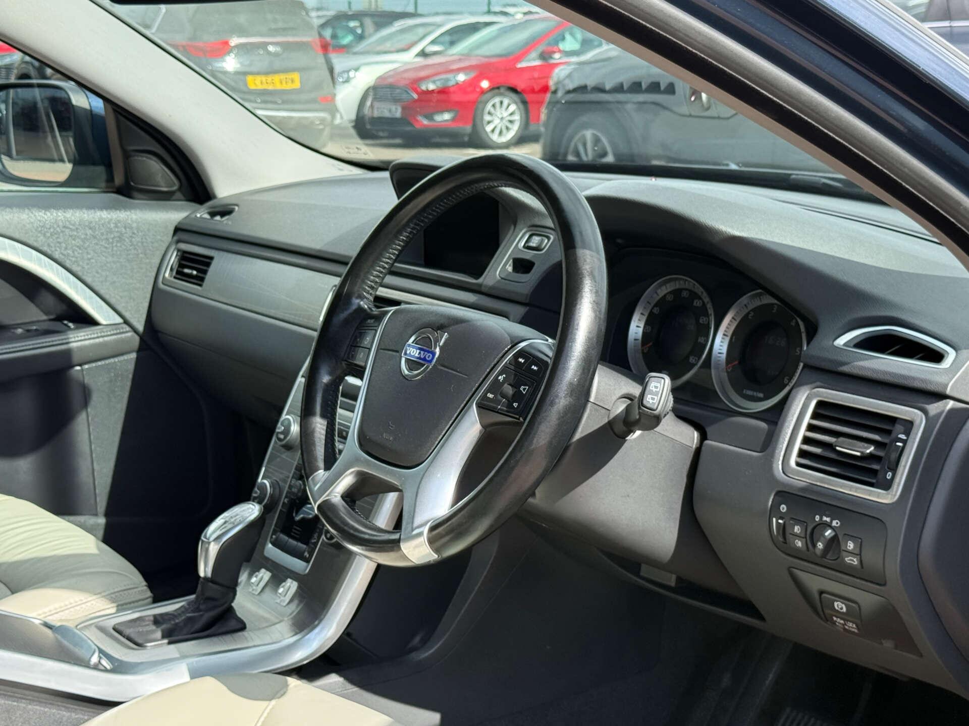 Volvo XC70 view 39