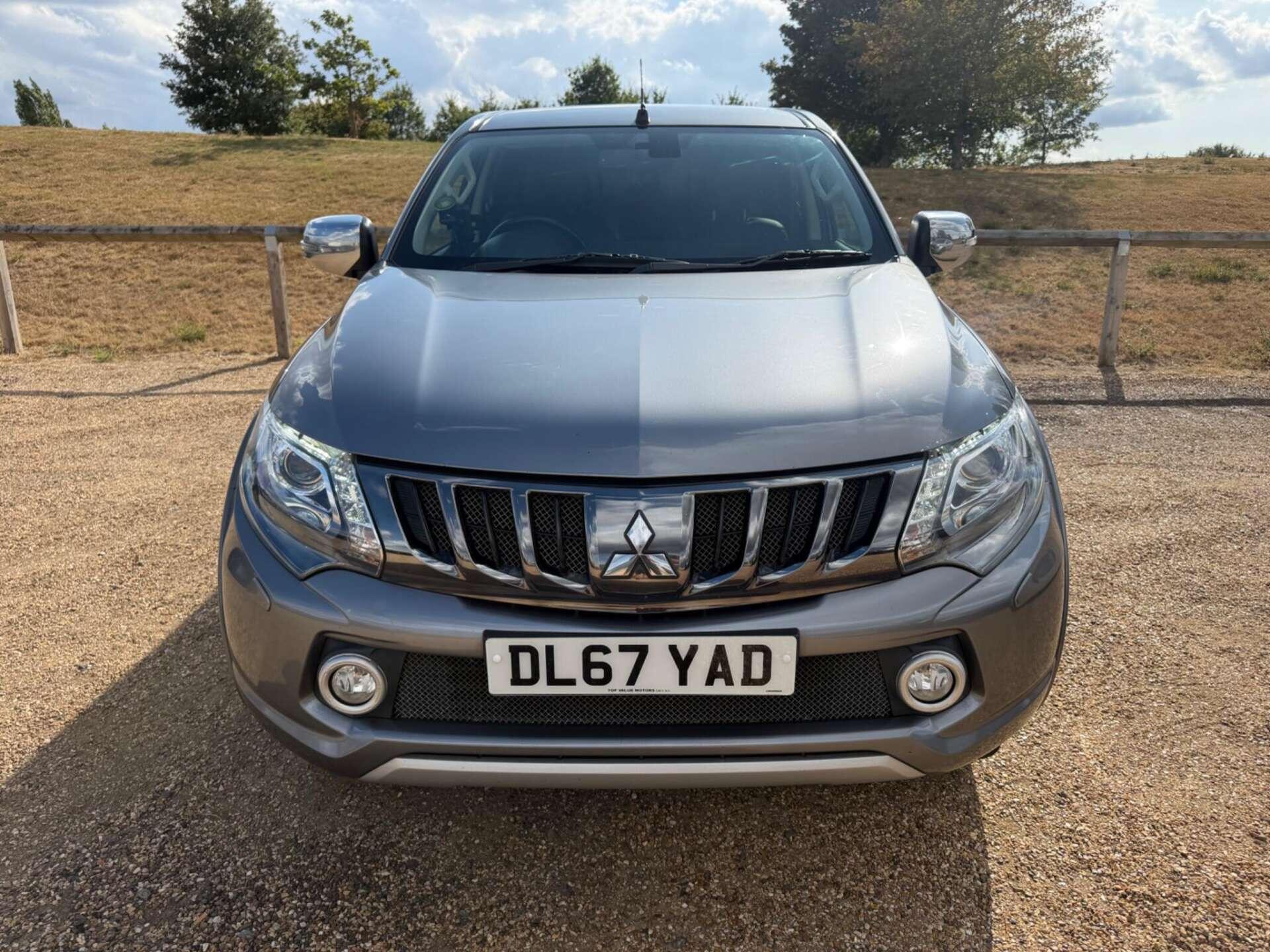 Mitsubishi L200 view 2