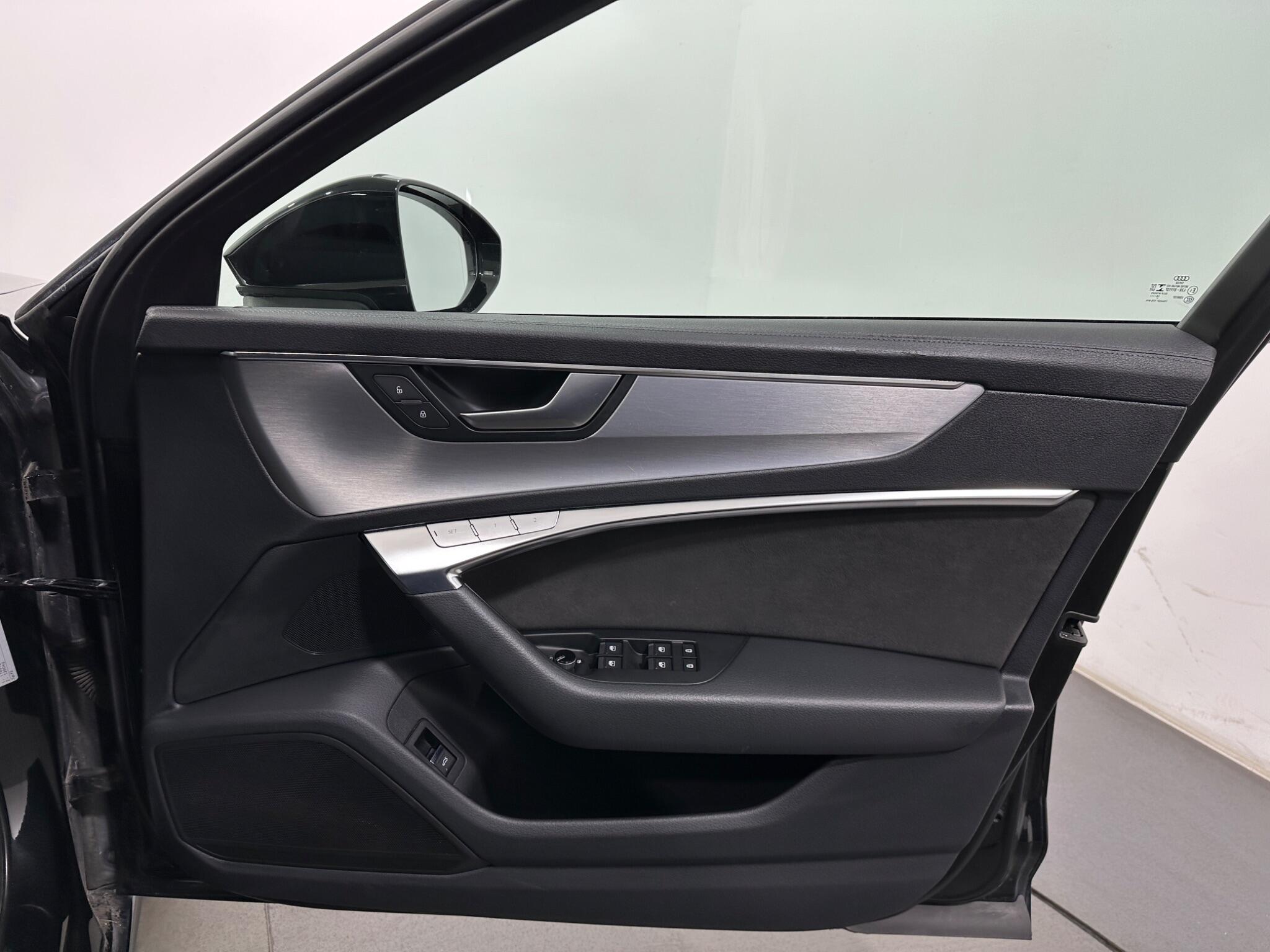 Audi A6 view 34