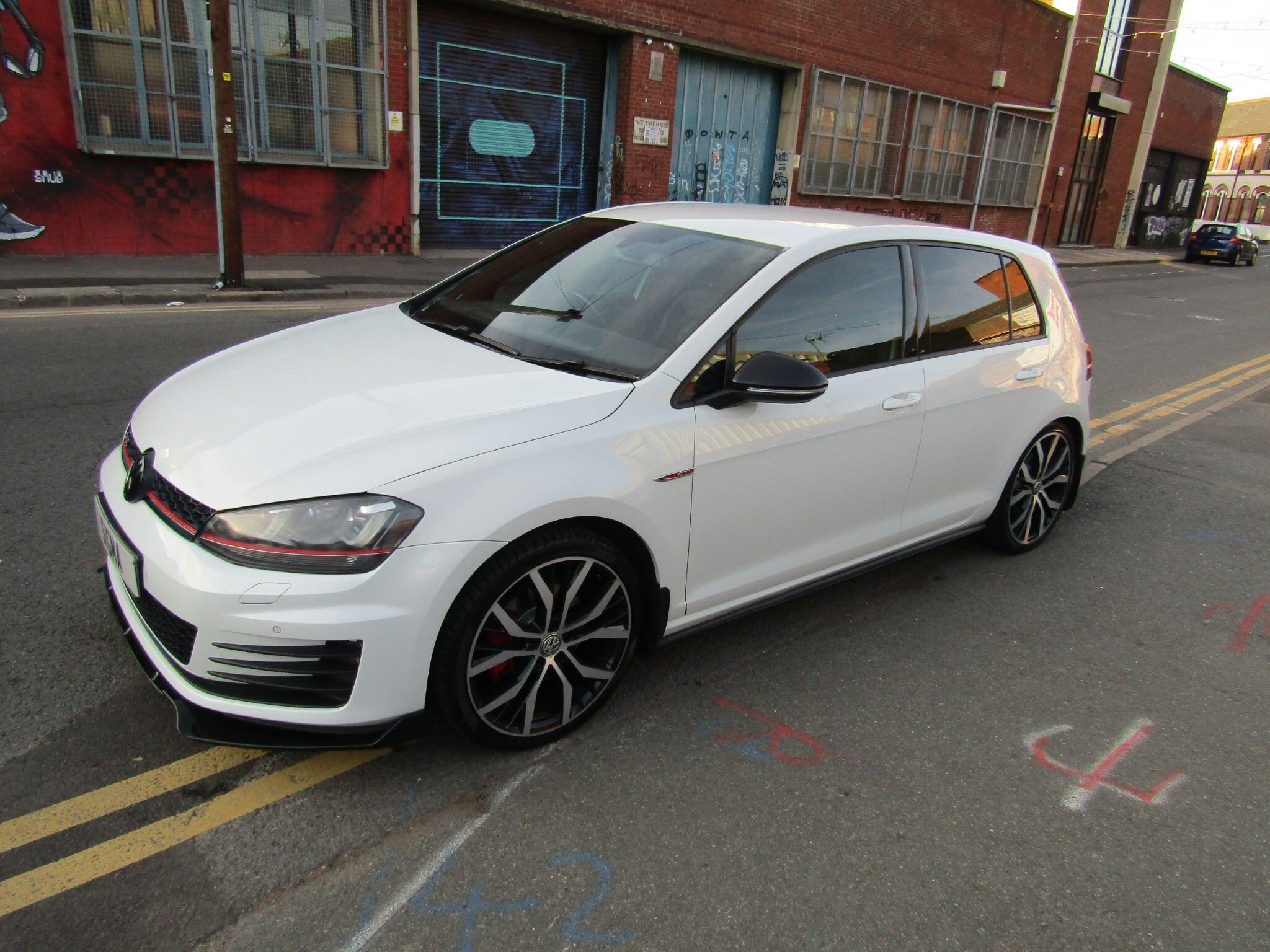 Volkswagen Golf view 3