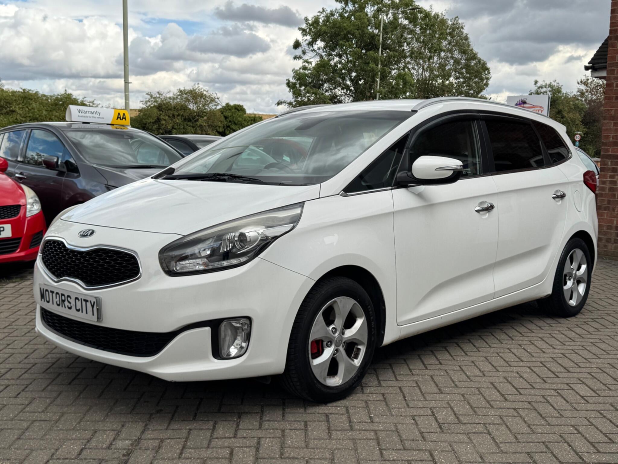 Kia Carens view 4