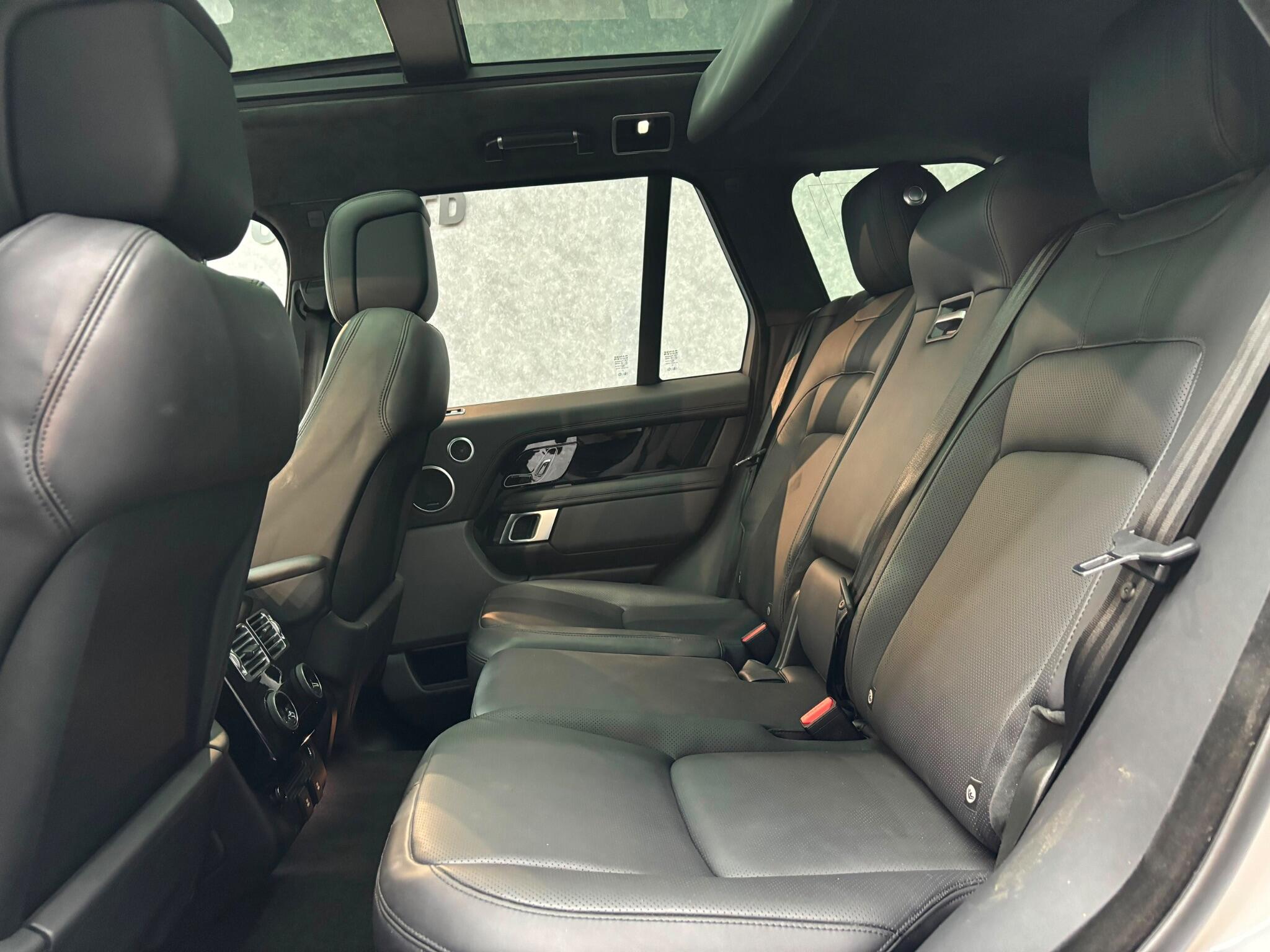 Land Rover Range Rover view 3