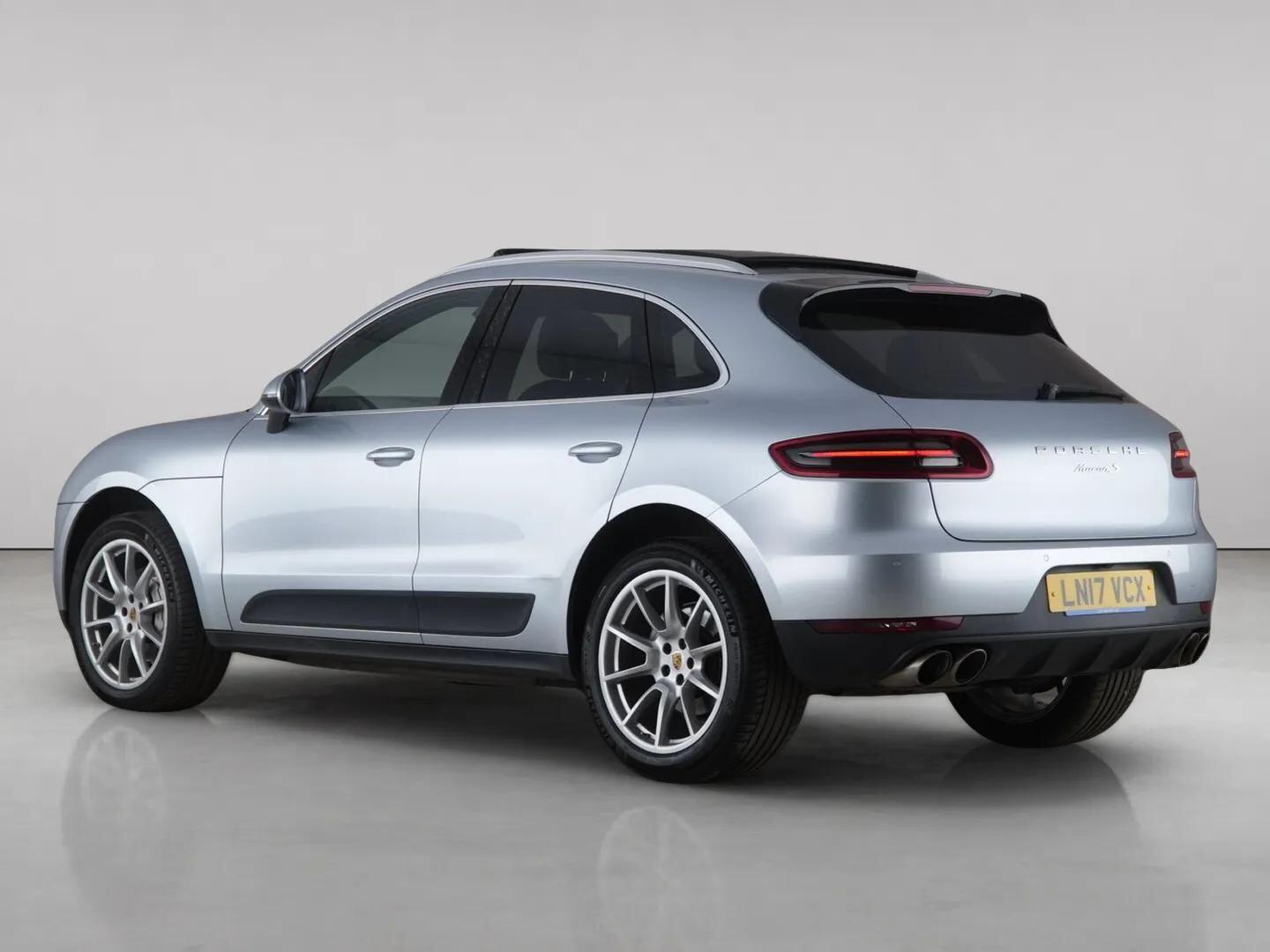 Porsche Macan view 6