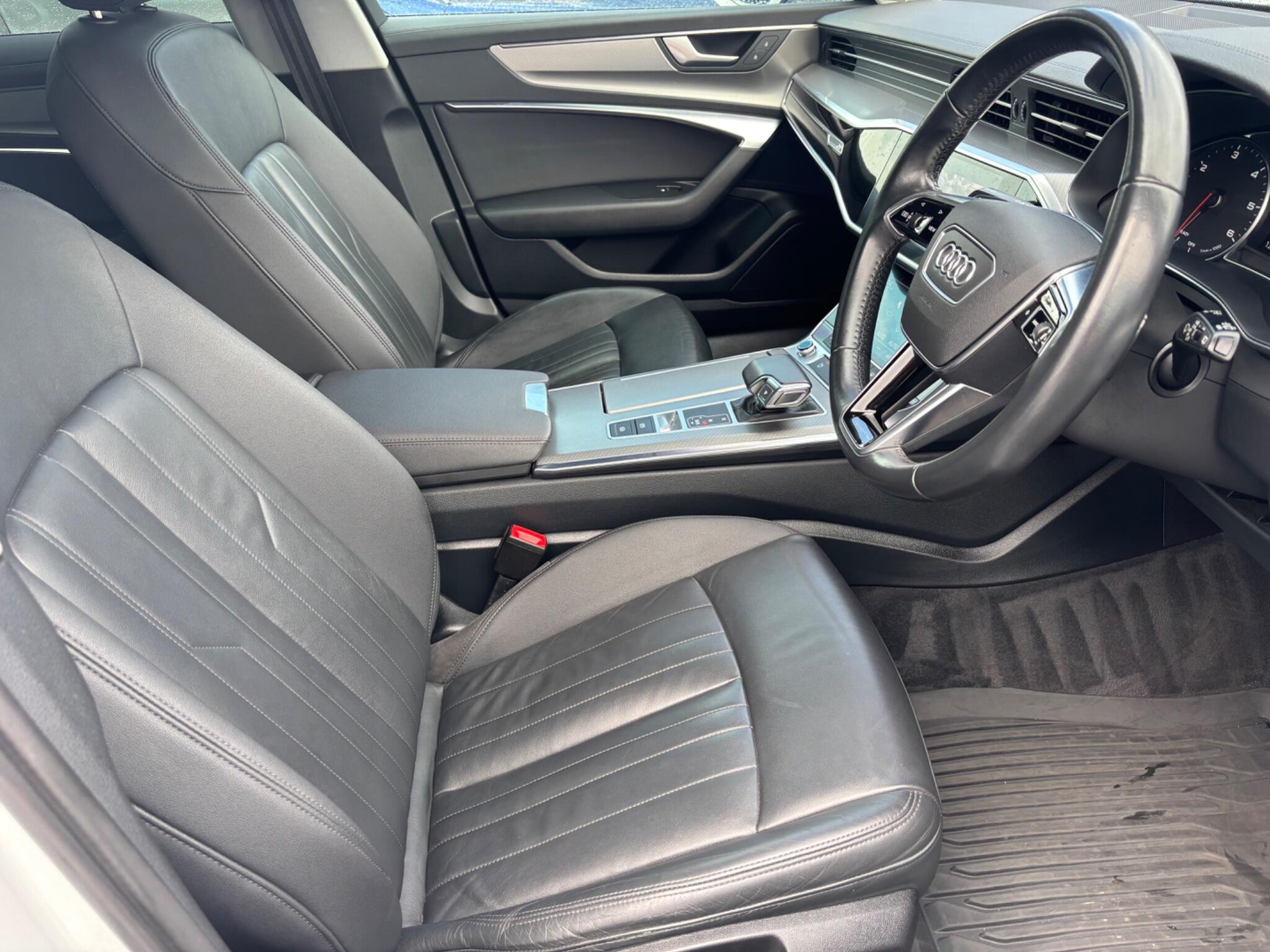 Audi A6 Avant view 16