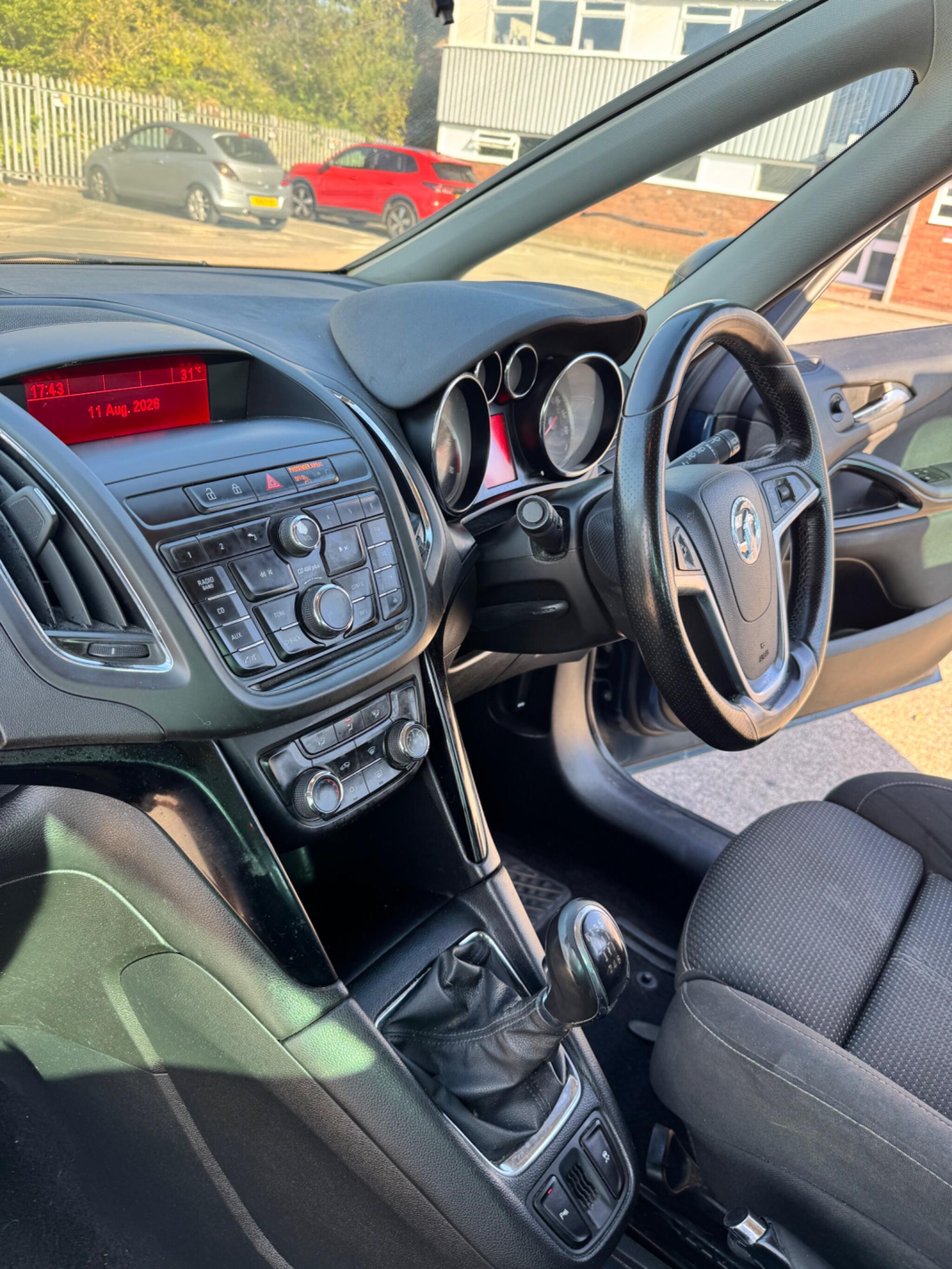 Vauxhall Zafira Tourer view 25
