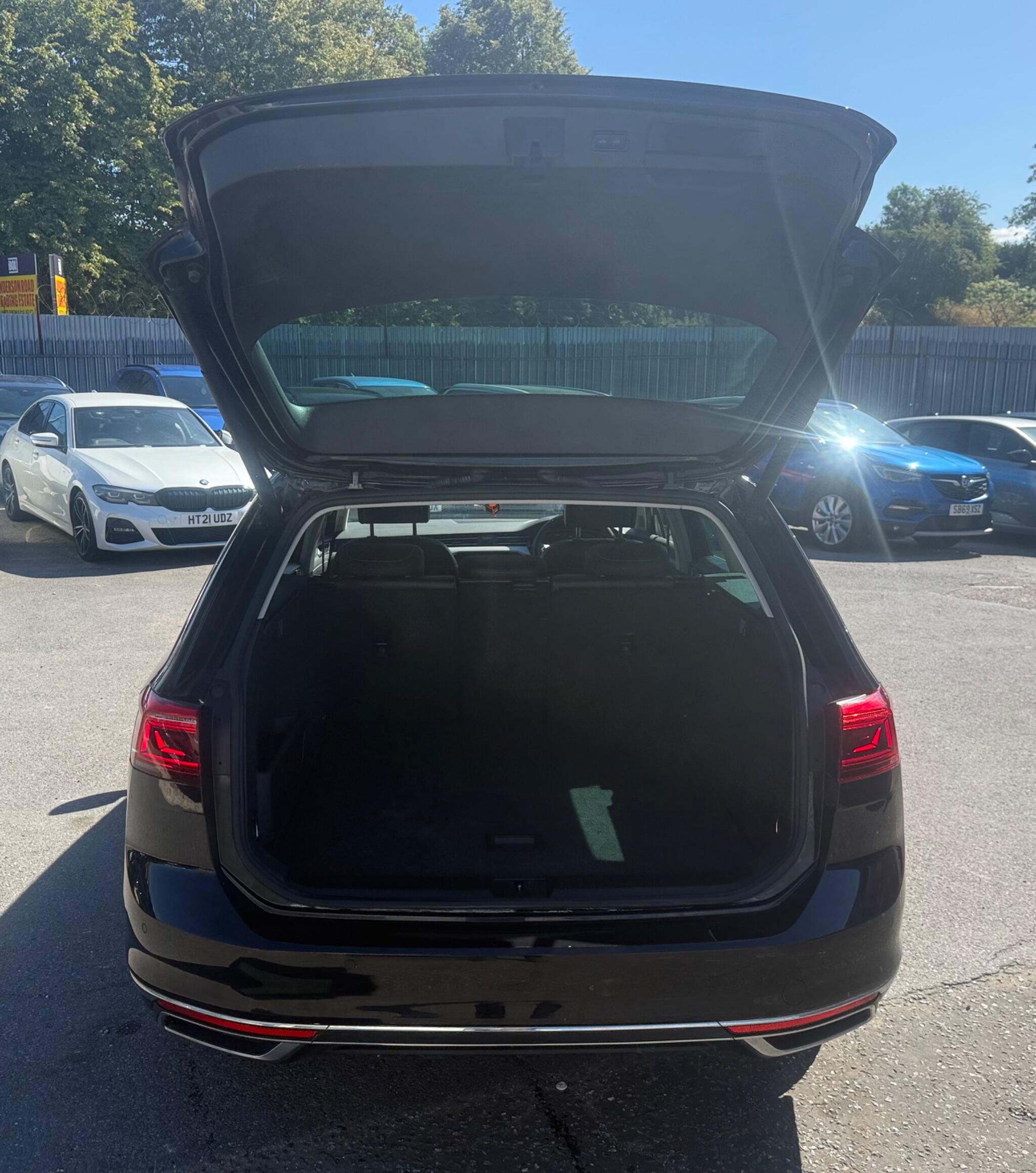 Volkswagen Passat view 34