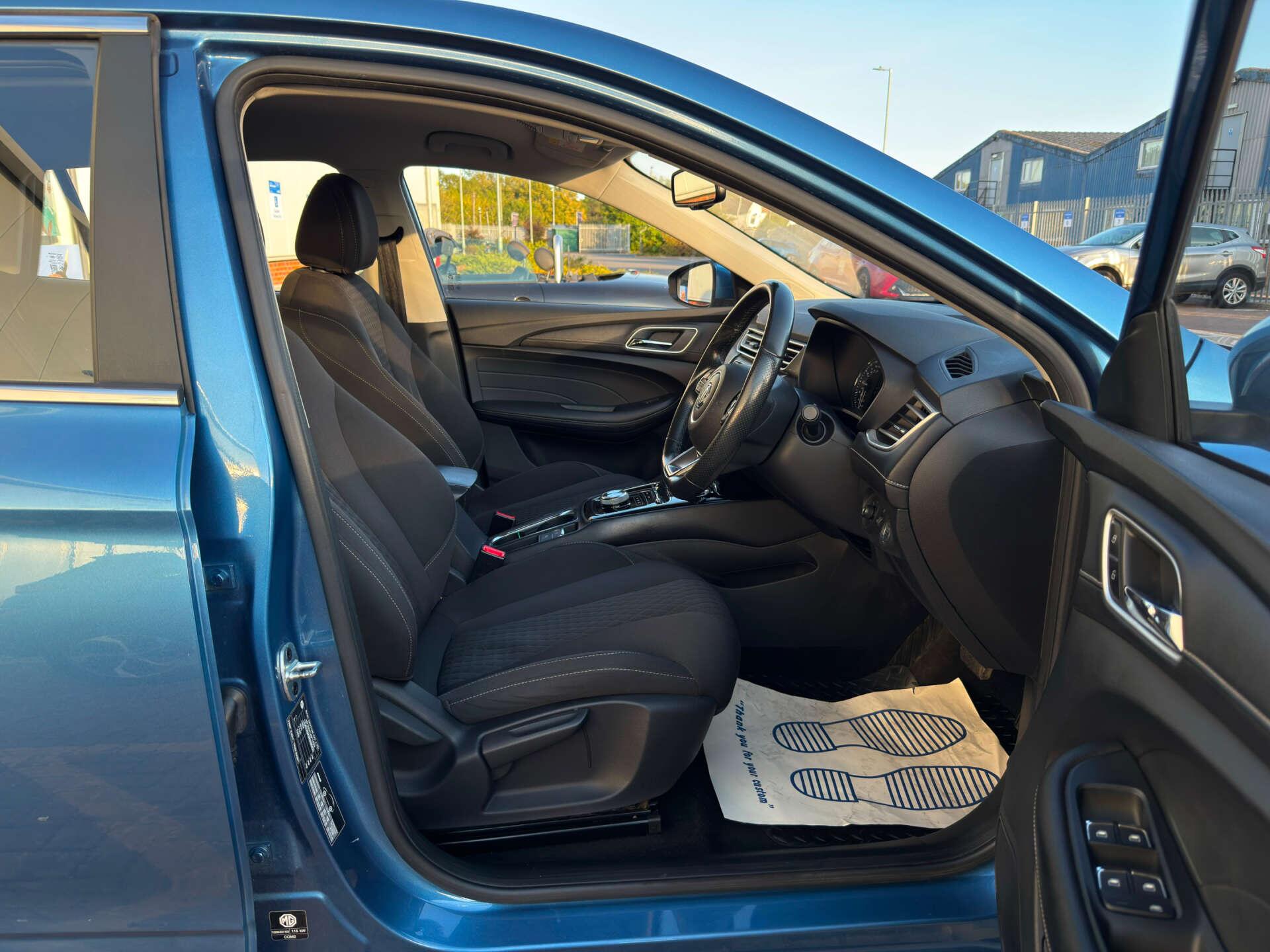 MG MG5 view 20